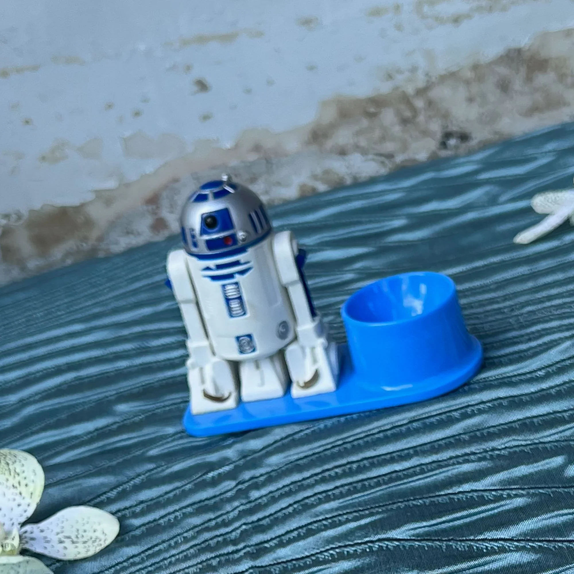 egg-cup-pod93.jpg