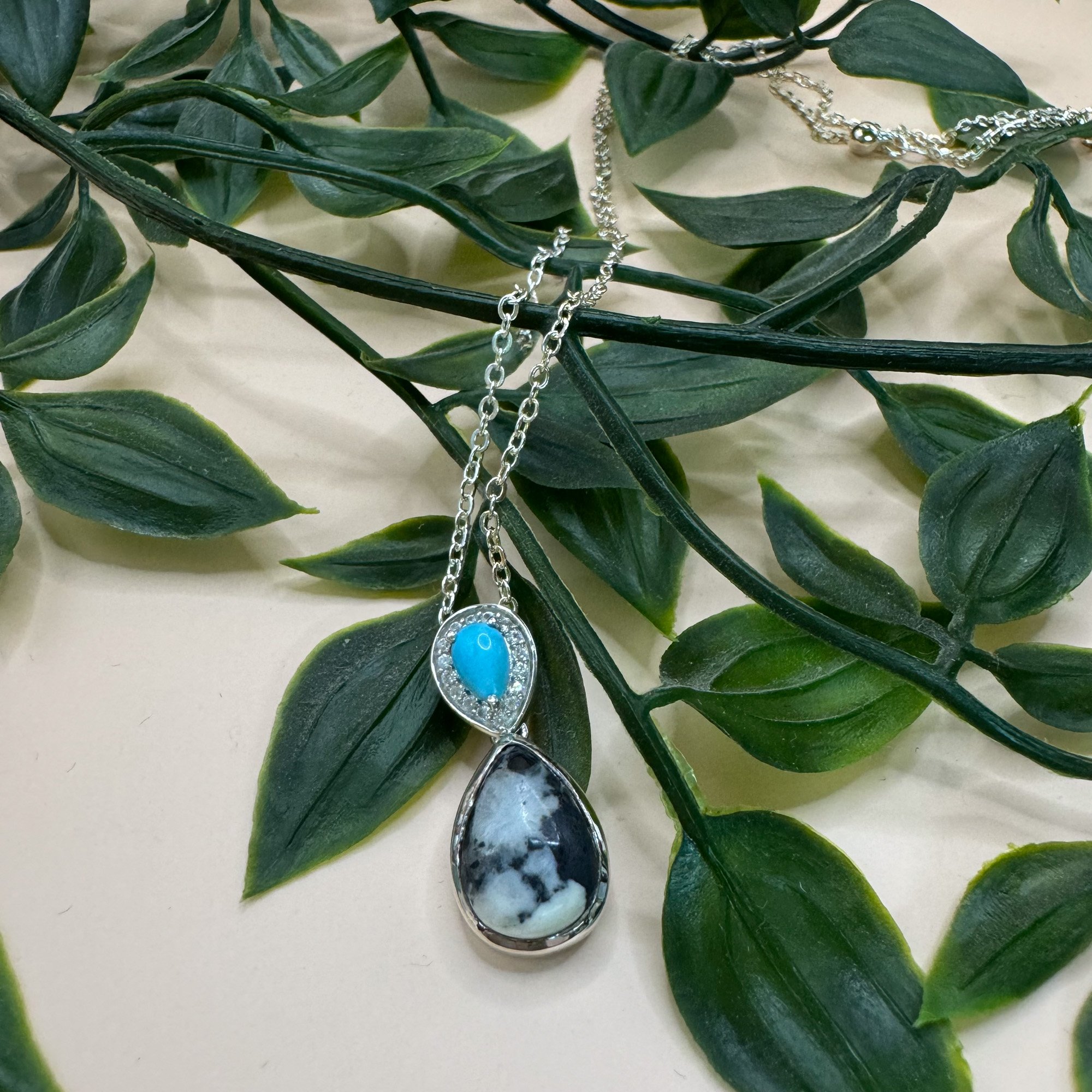 WHITEBUFFALONECKLACE-POD6B-1.jpg