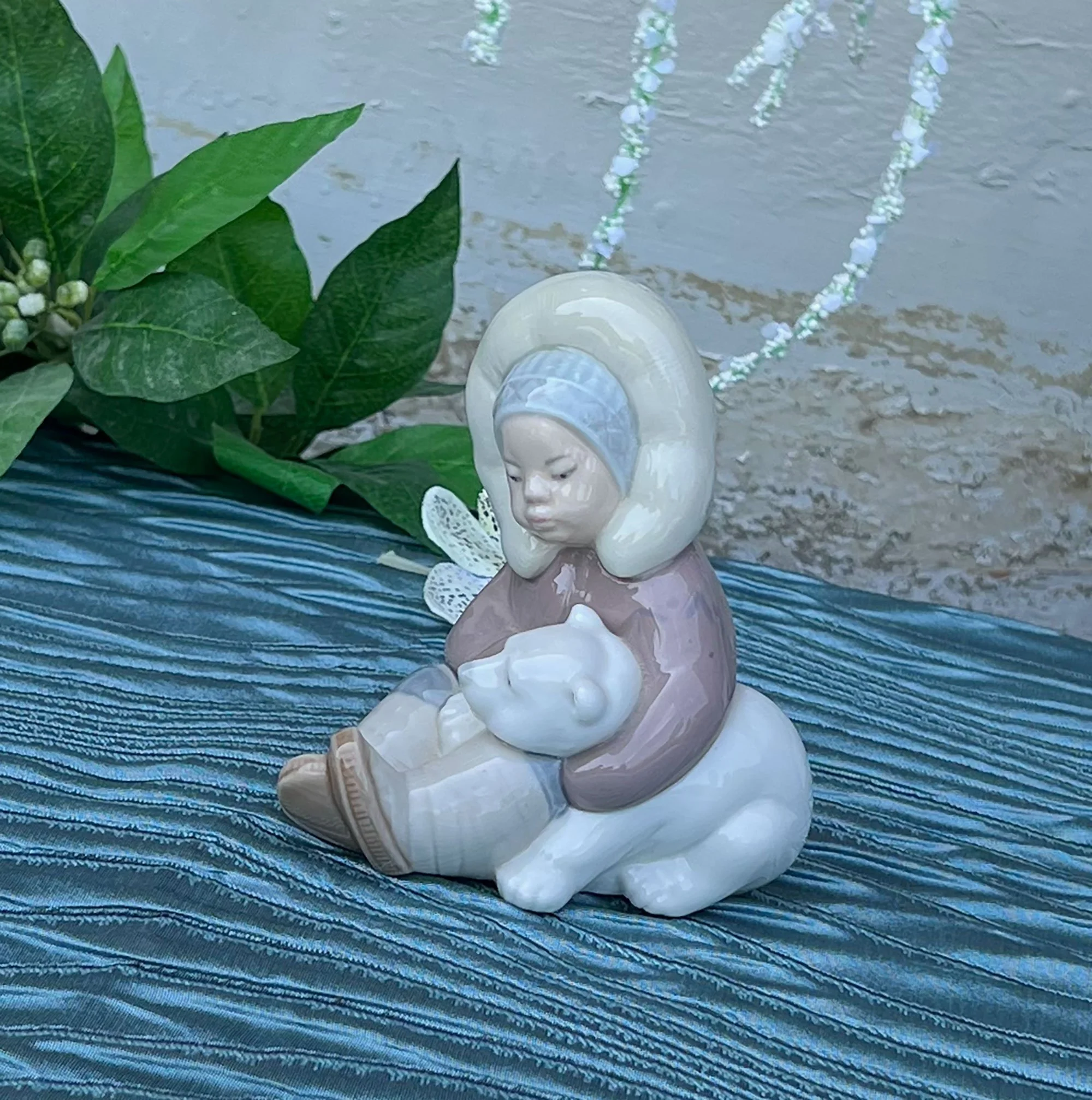 Lladro Eskimo with bear cub