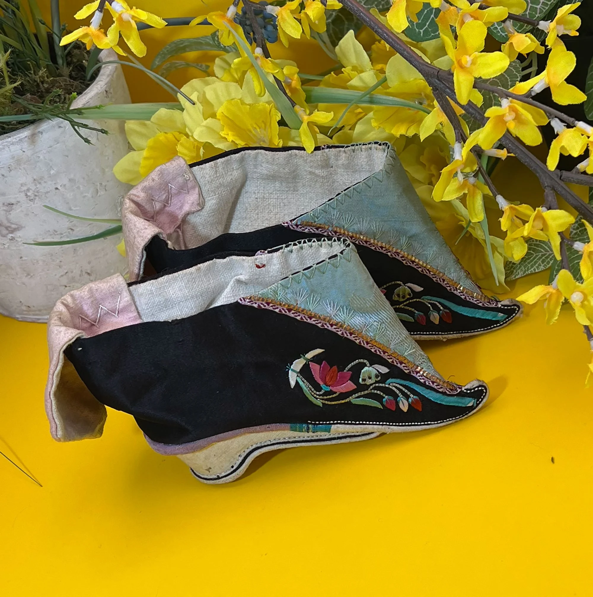 Embroidered Bound Feet Lotus Slippers