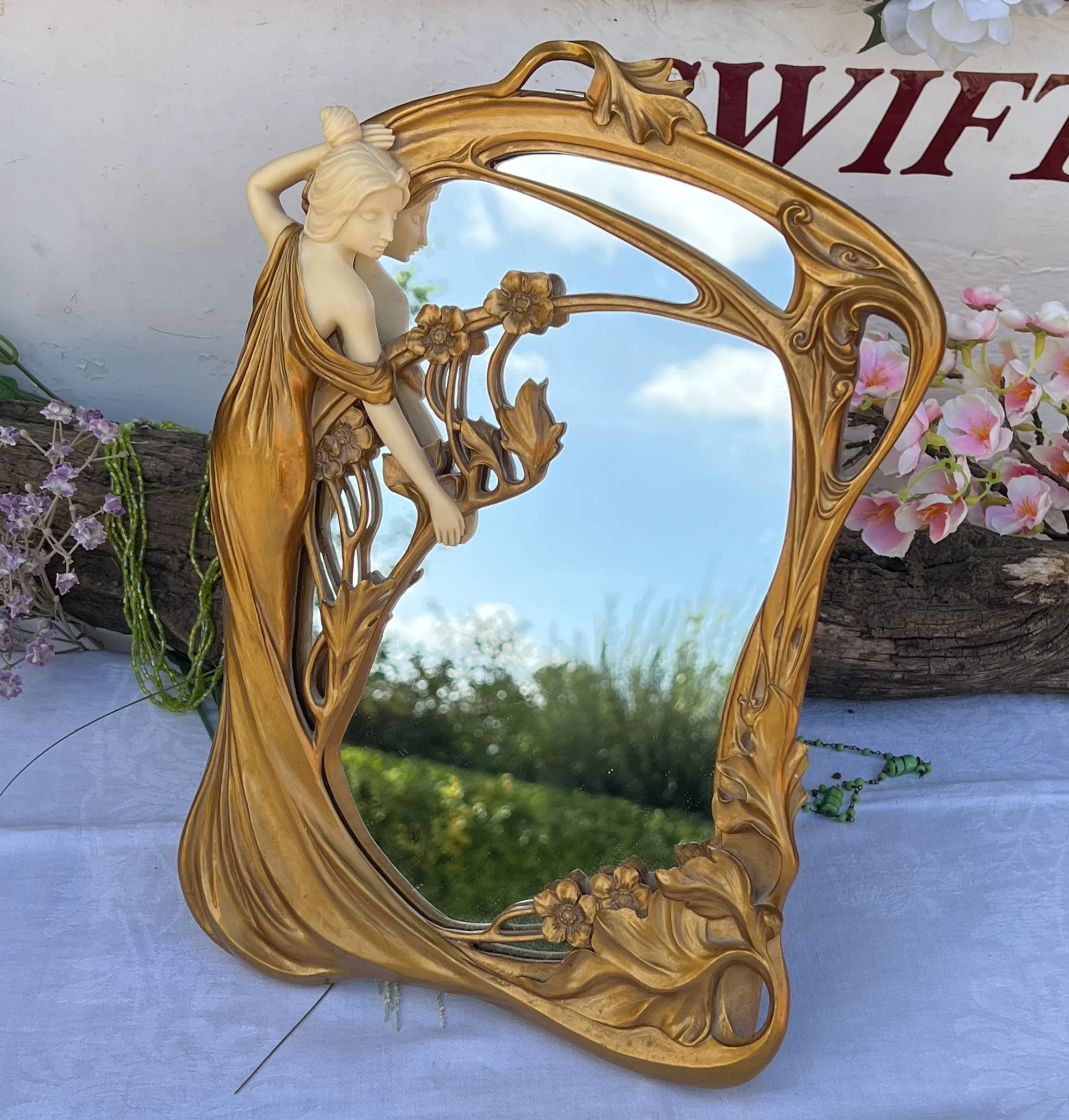 mirror3-pod82.jpg