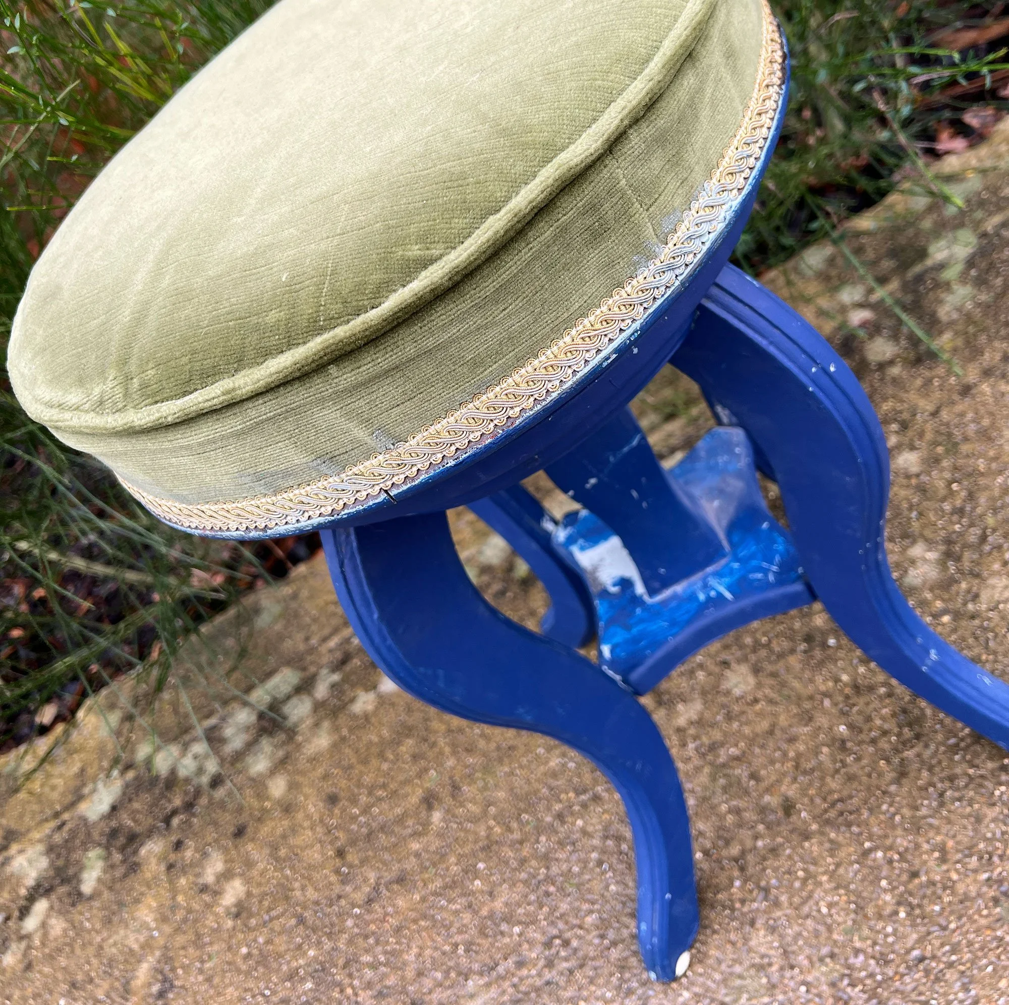 stool2-pod75.jpg