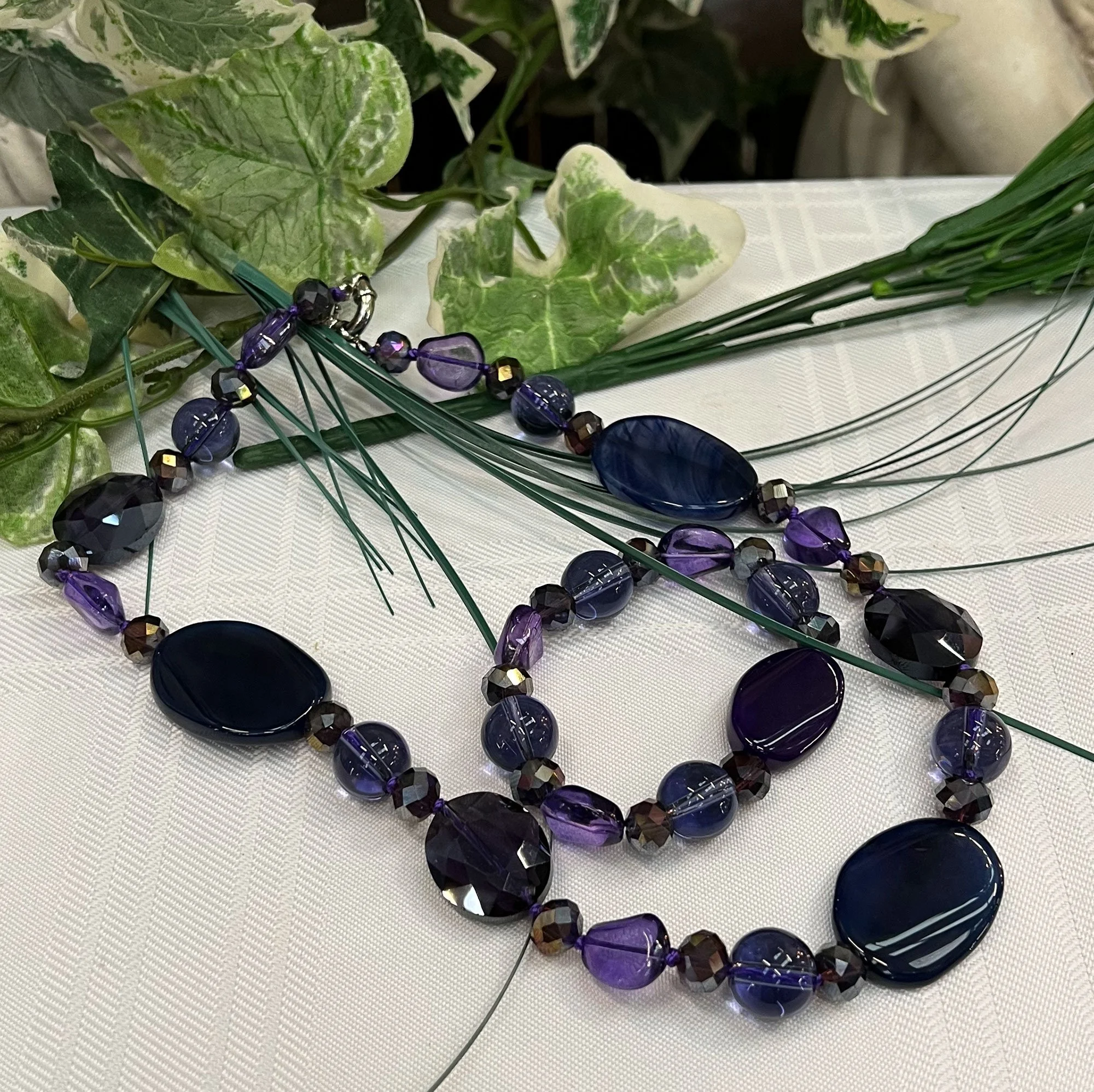 Glass bead necklace and bracelet set