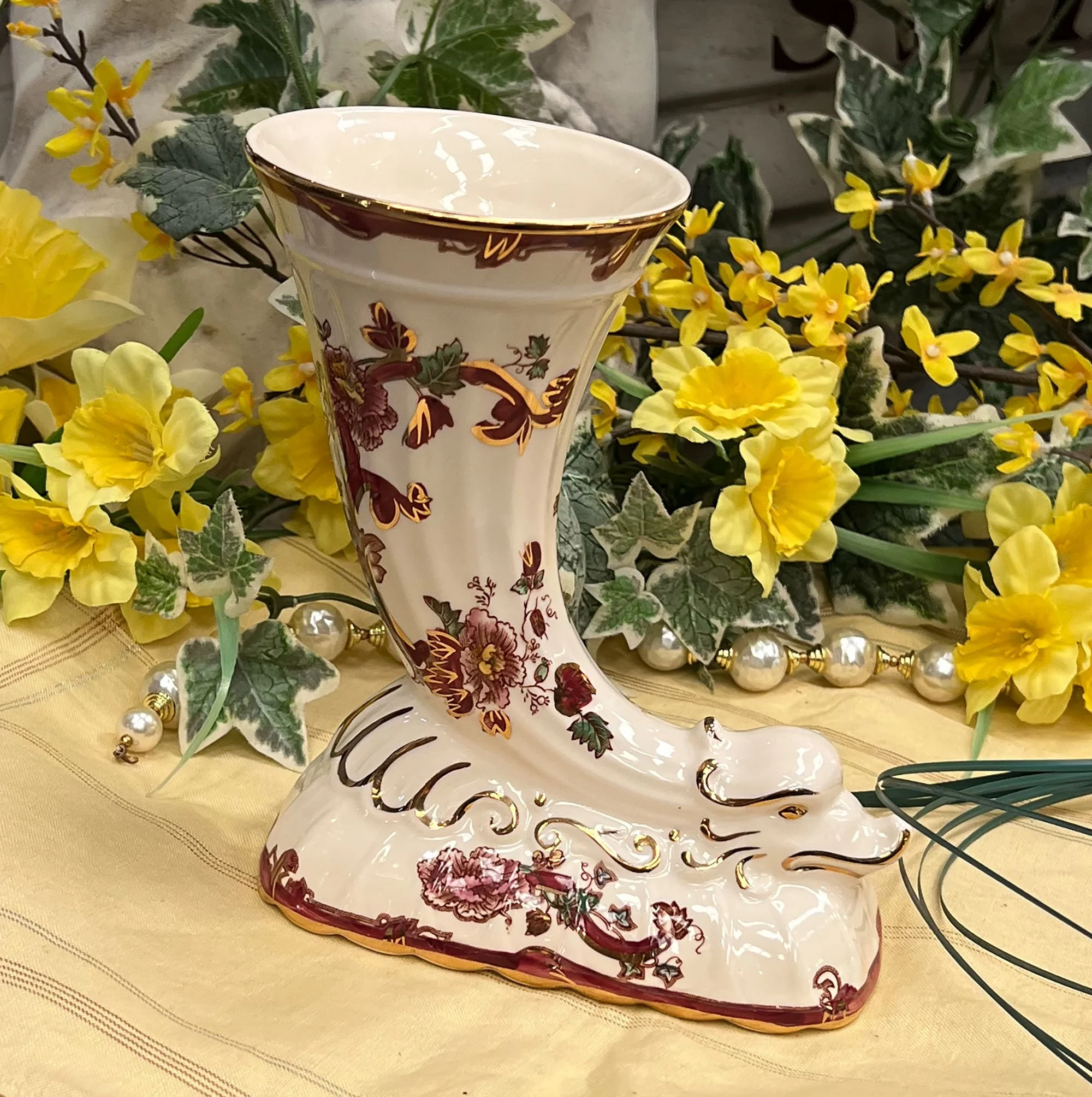 Mason's, Mandalay Red Cornucopia vase