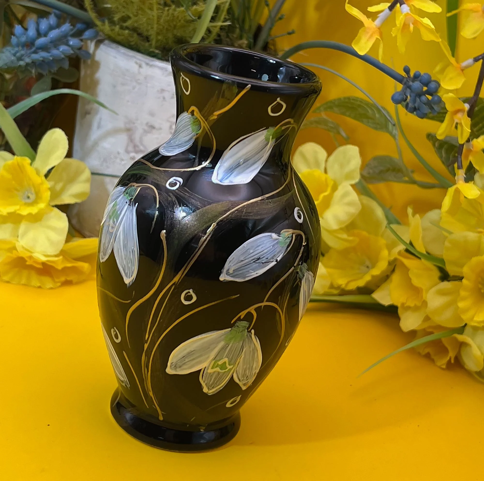 Anita Harris Snowdrop vase