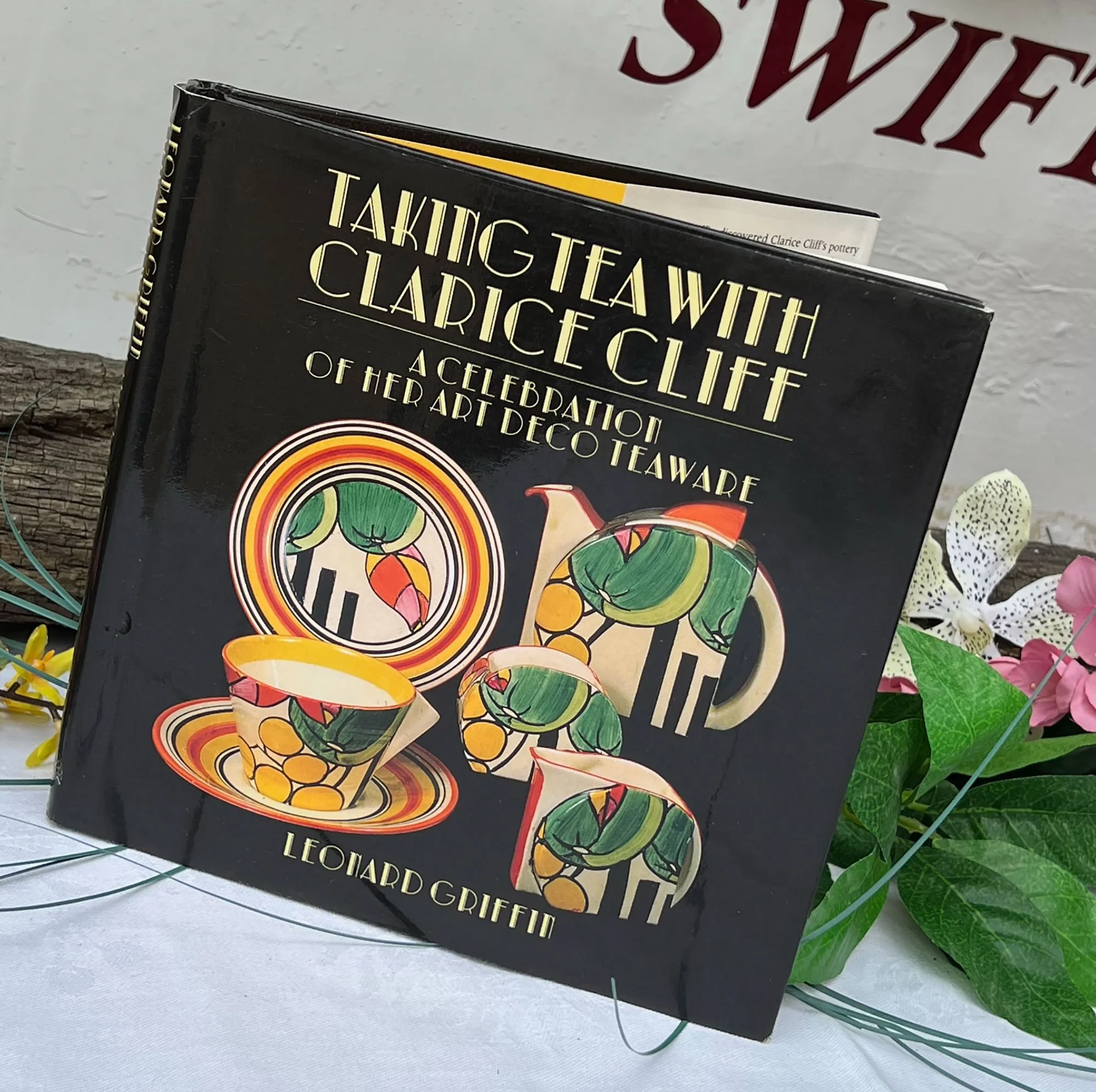 Book 'Taking Tea with Clarice Cliff'