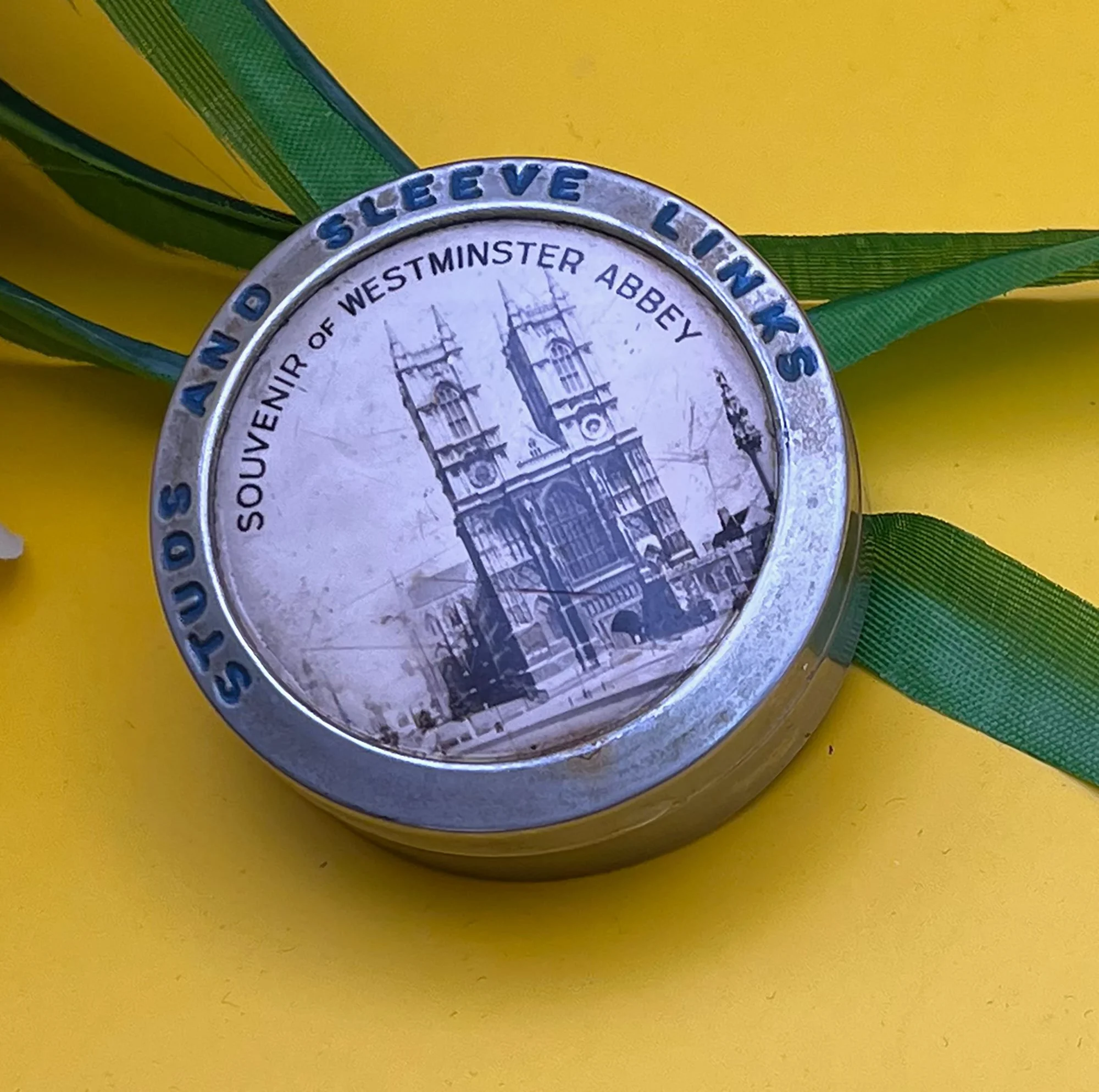 Westminster Abbey Souvenir studs tin