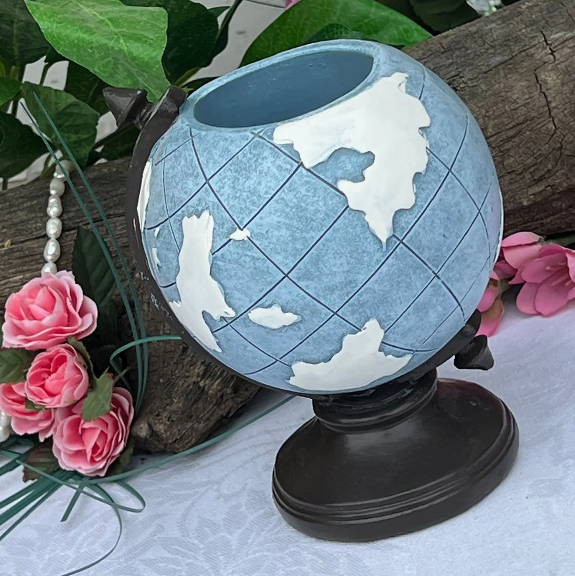Globe Pen Pot