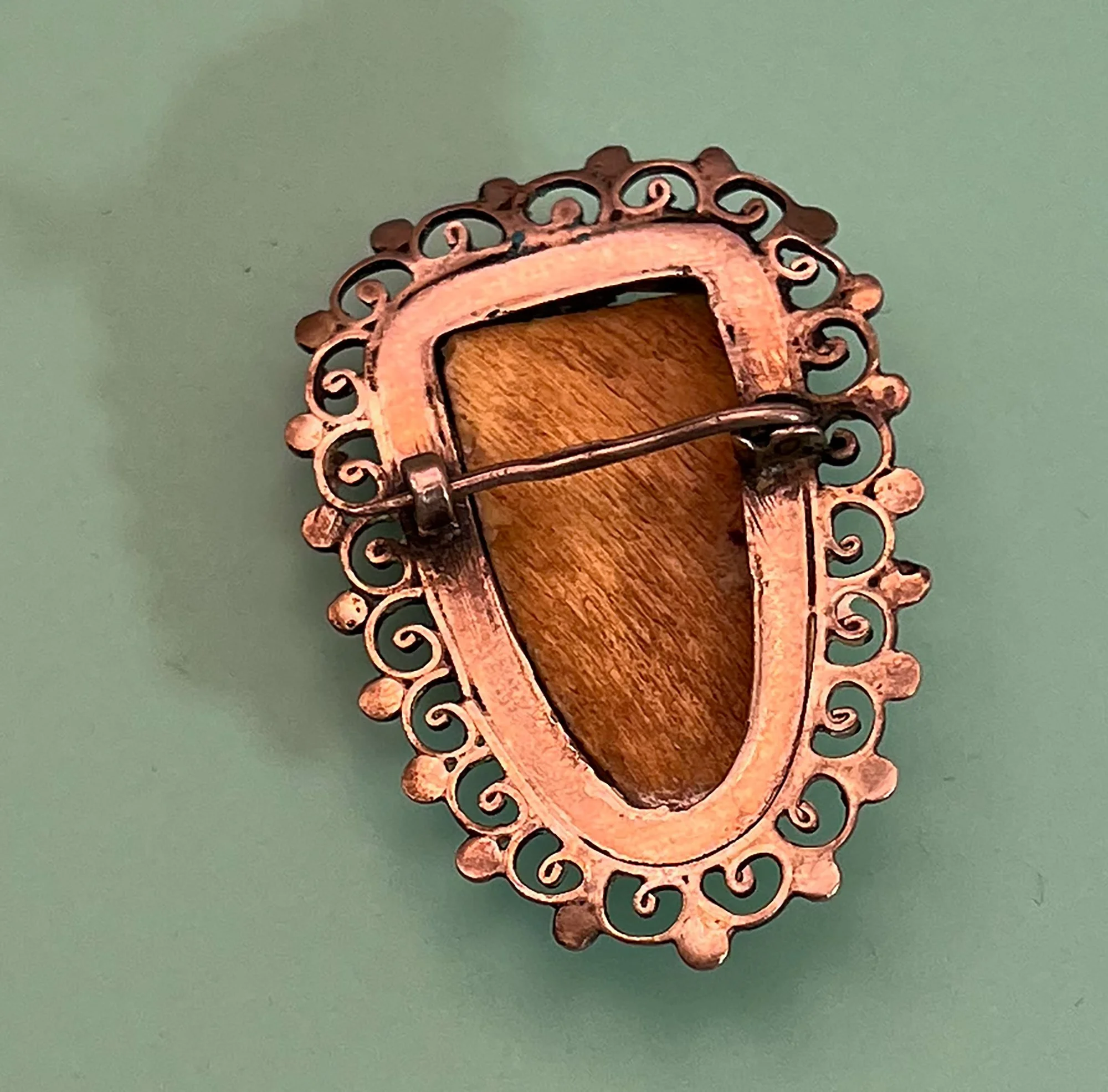 brooch2-pod88.jpg
