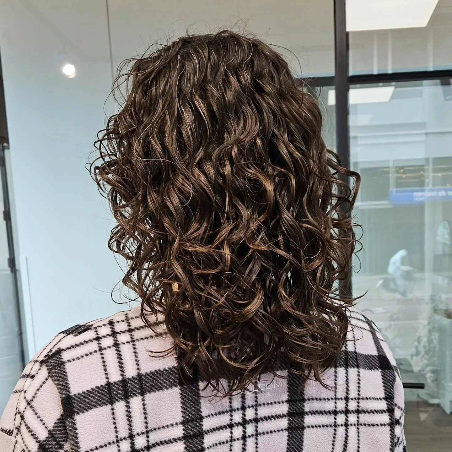 FIRST TIME SIGNATURE CURL CUT. Such a lovely change for her first cut at Cornelia Organics. I added more definition and lightness to her shape while keeping her length intact. &gt;&gt;swipe for more All products used by @innersenseorganicbeauty

#cur