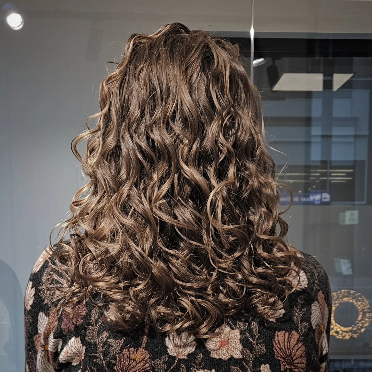 First time CorneliaCurl cut. I always love seeing the start of a curl journey! Products used: Innersense Pure Harmony hairbath &amp; Daily conditioner, I create volume, I create lift volumizing foam &amp; I create finish. &gt;&gt;swipe for before

#i
