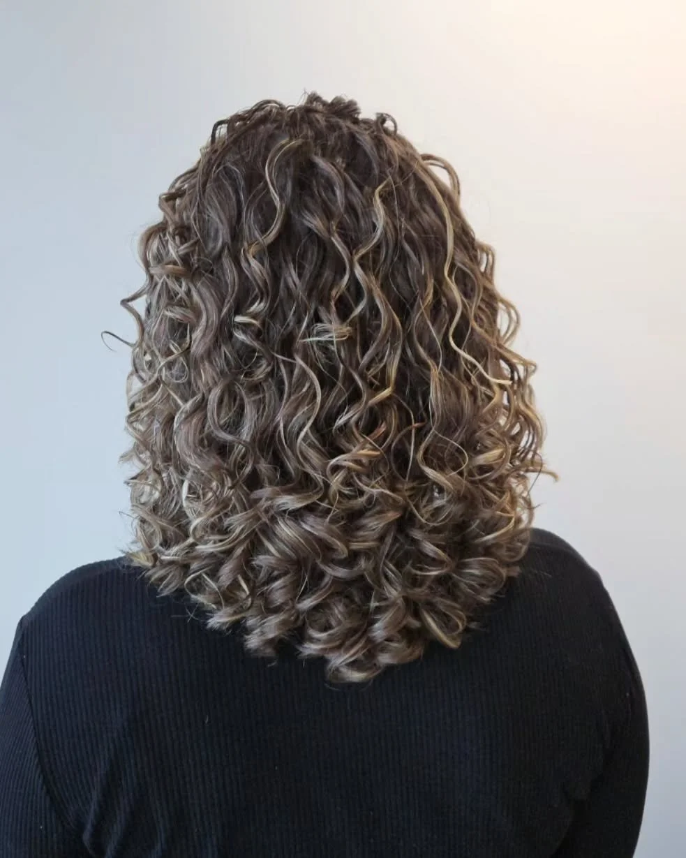 CURLY LONG BOB. For curl patterns that are slightly bigger a mid length cut can be great way to add volume. I styled with my new favorite combo of the I create curl memory and the I create hold and lastly the I create finish by @innersenseorganicbeau
