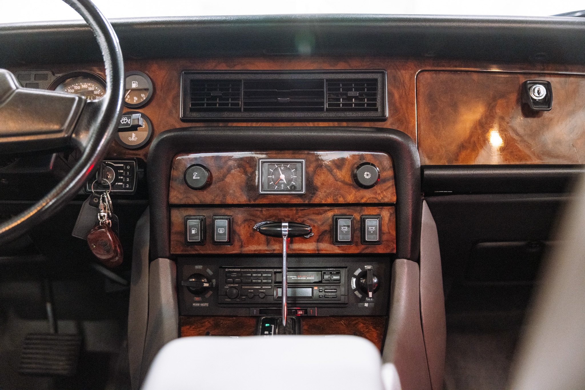 Muzicek Jaguar XJ-10.jpg