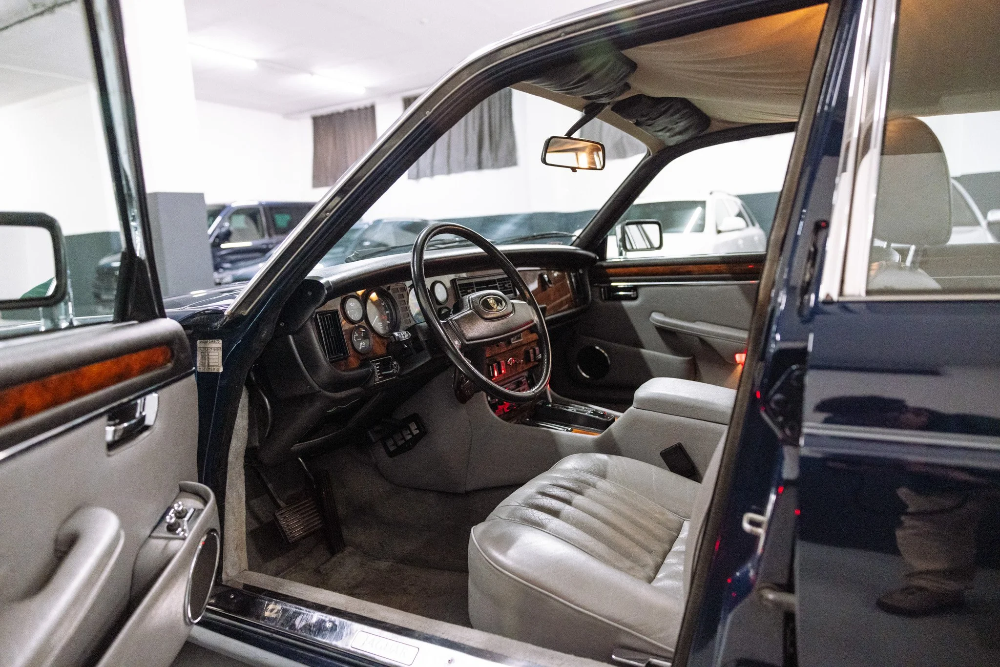 Muzicek Jaguar XJ-2.jpg