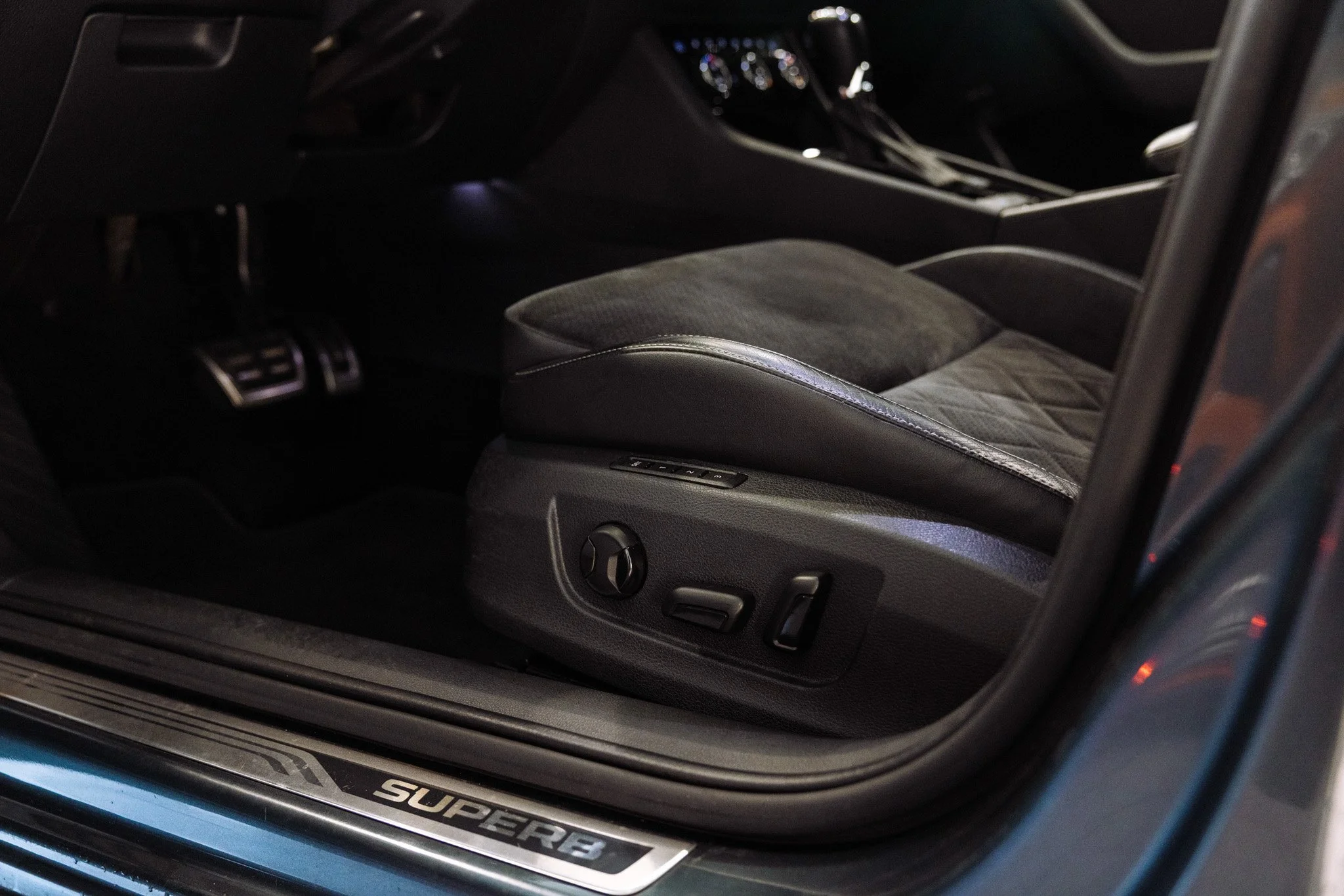 Muzicek_Superb 3-20.jpg