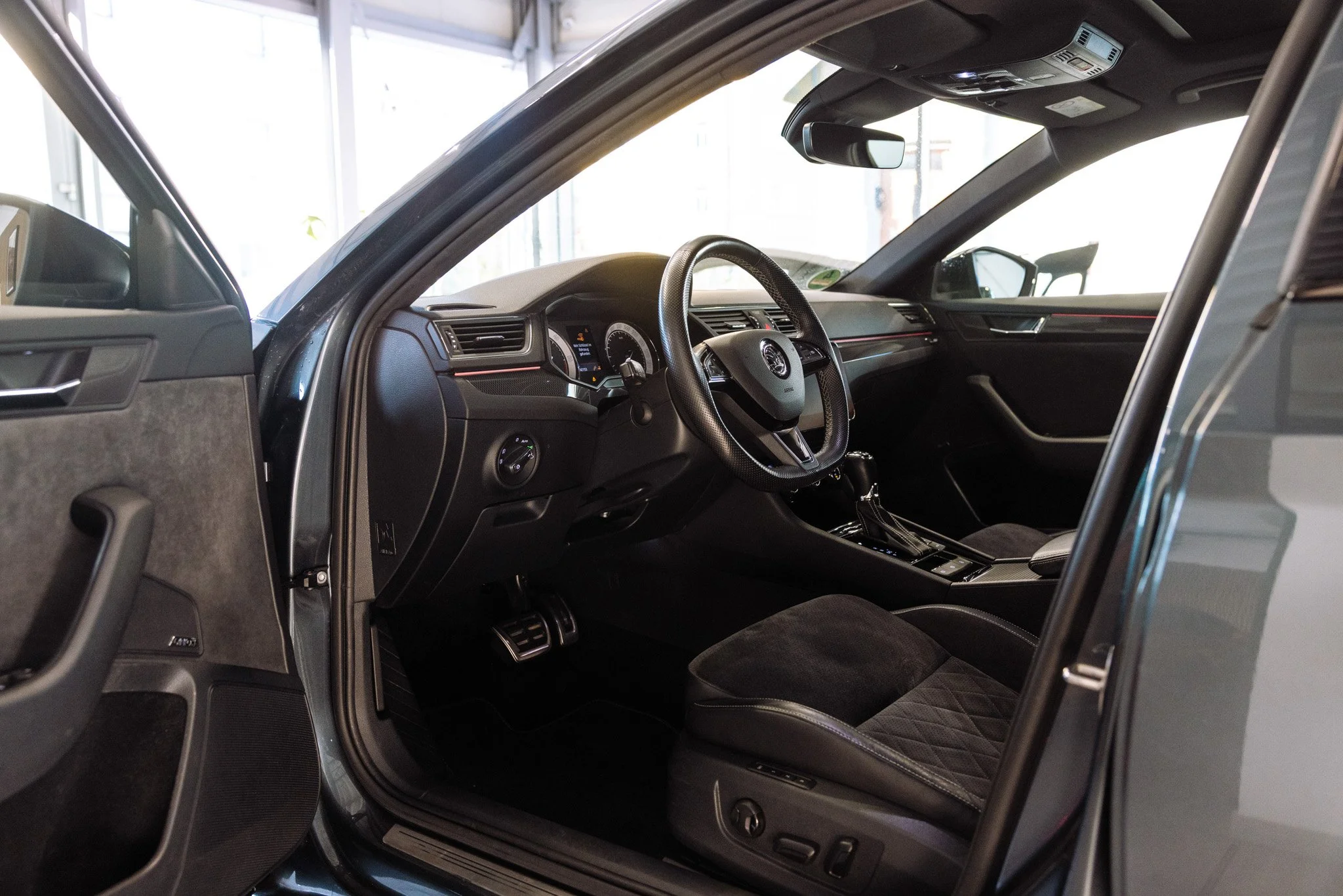 Muzicek_Superb 3-16.jpg