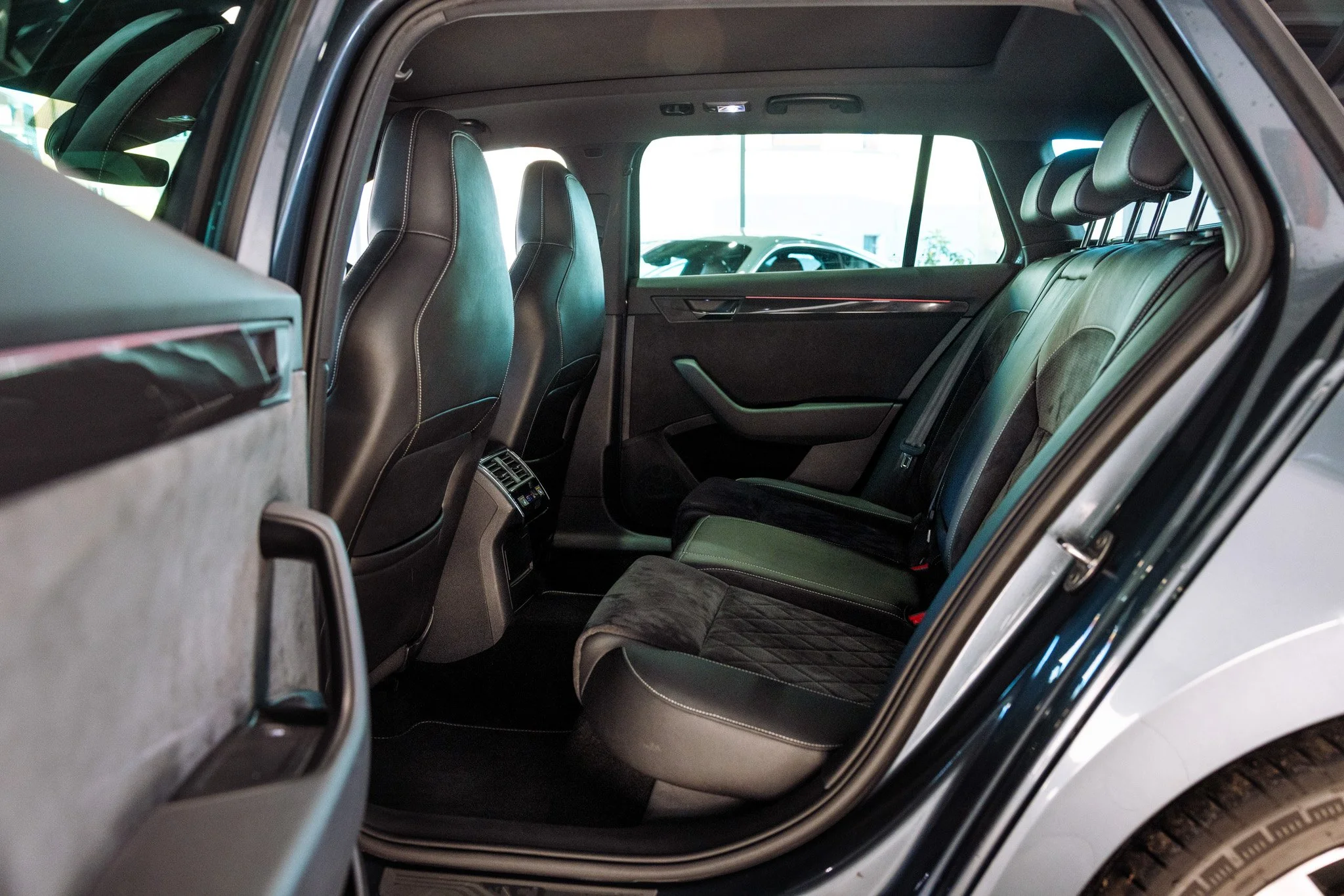 Muzicek_Superb 3-14.jpg