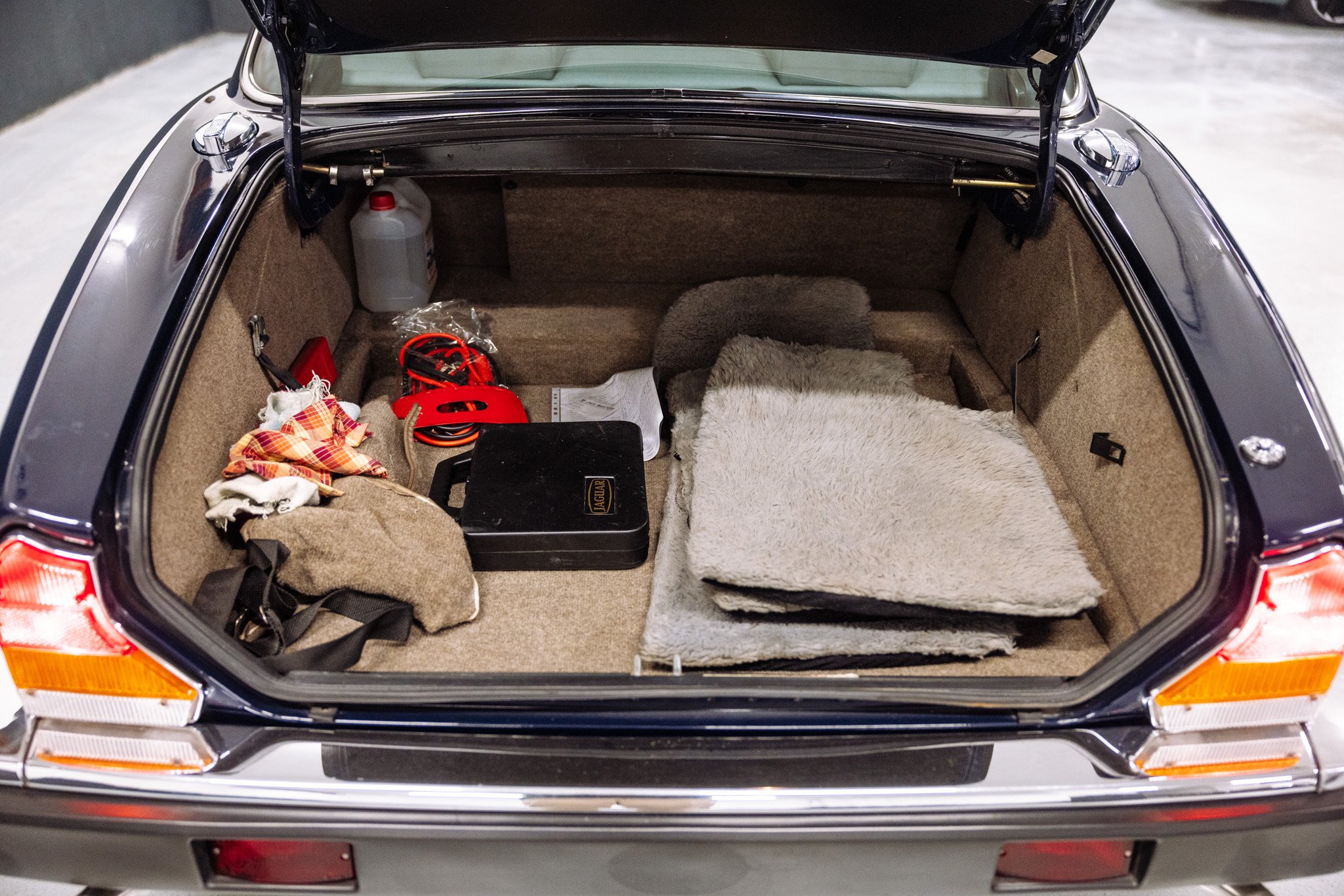 Muzicek Jaguar XJ-13.jpg