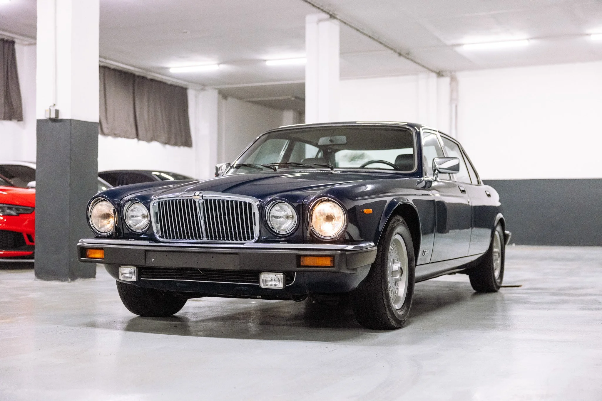Muzicek Jaguar XJ-18.jpg