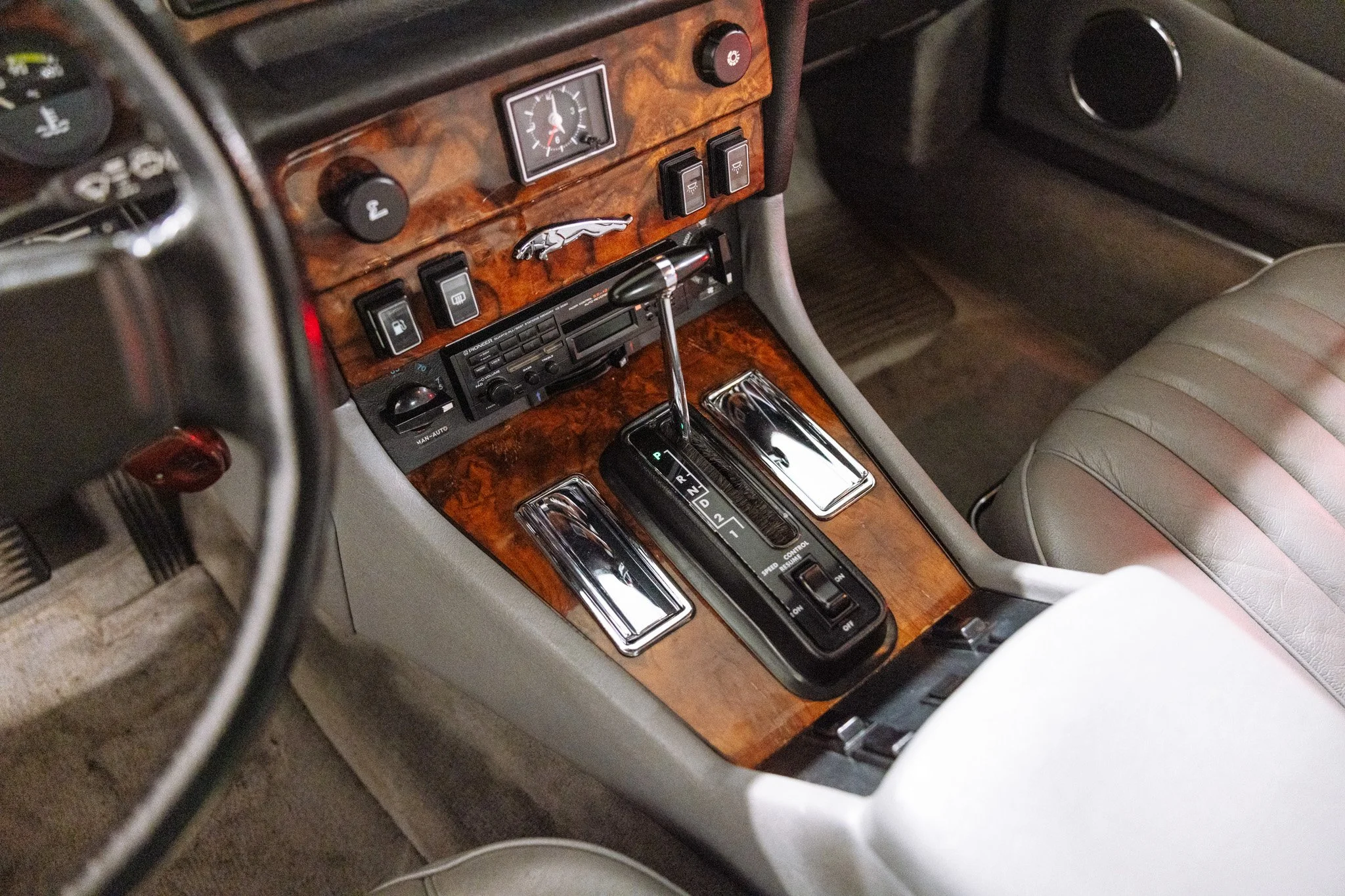 Muzicek Jaguar XJ-16.jpg