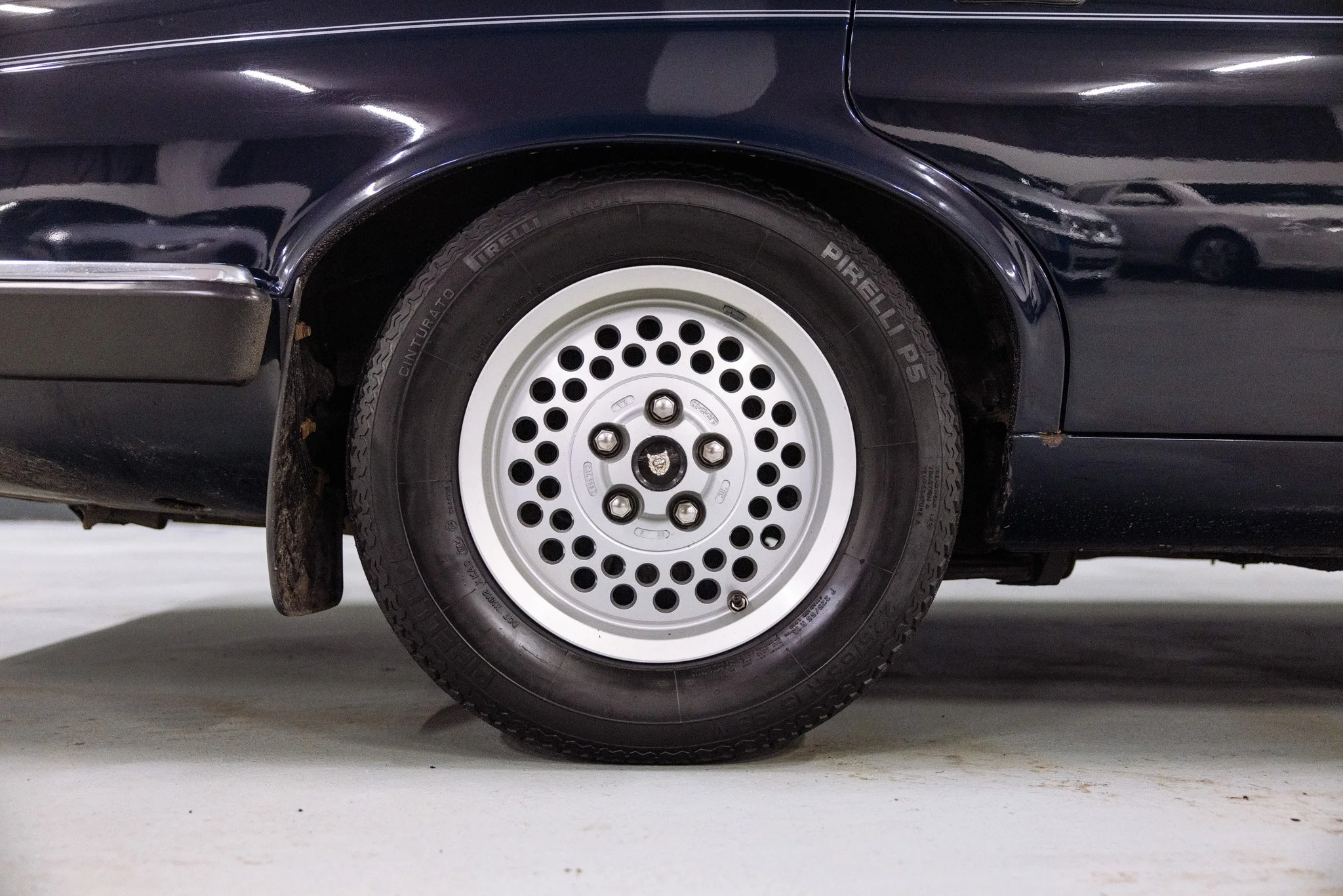 Muzicek Jaguar XJ-8.jpg