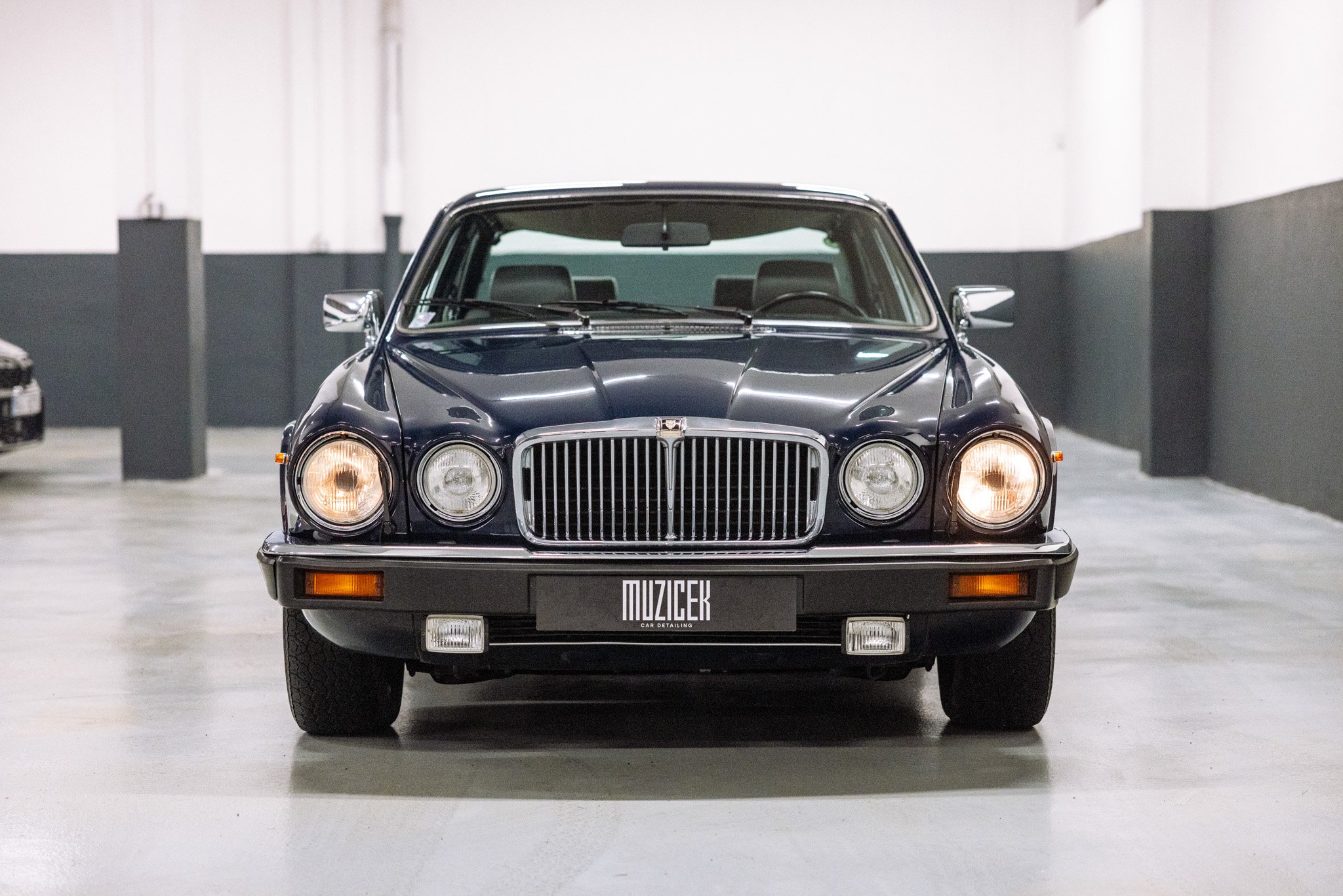 Muzicek Jaguar XJ-1.jpg