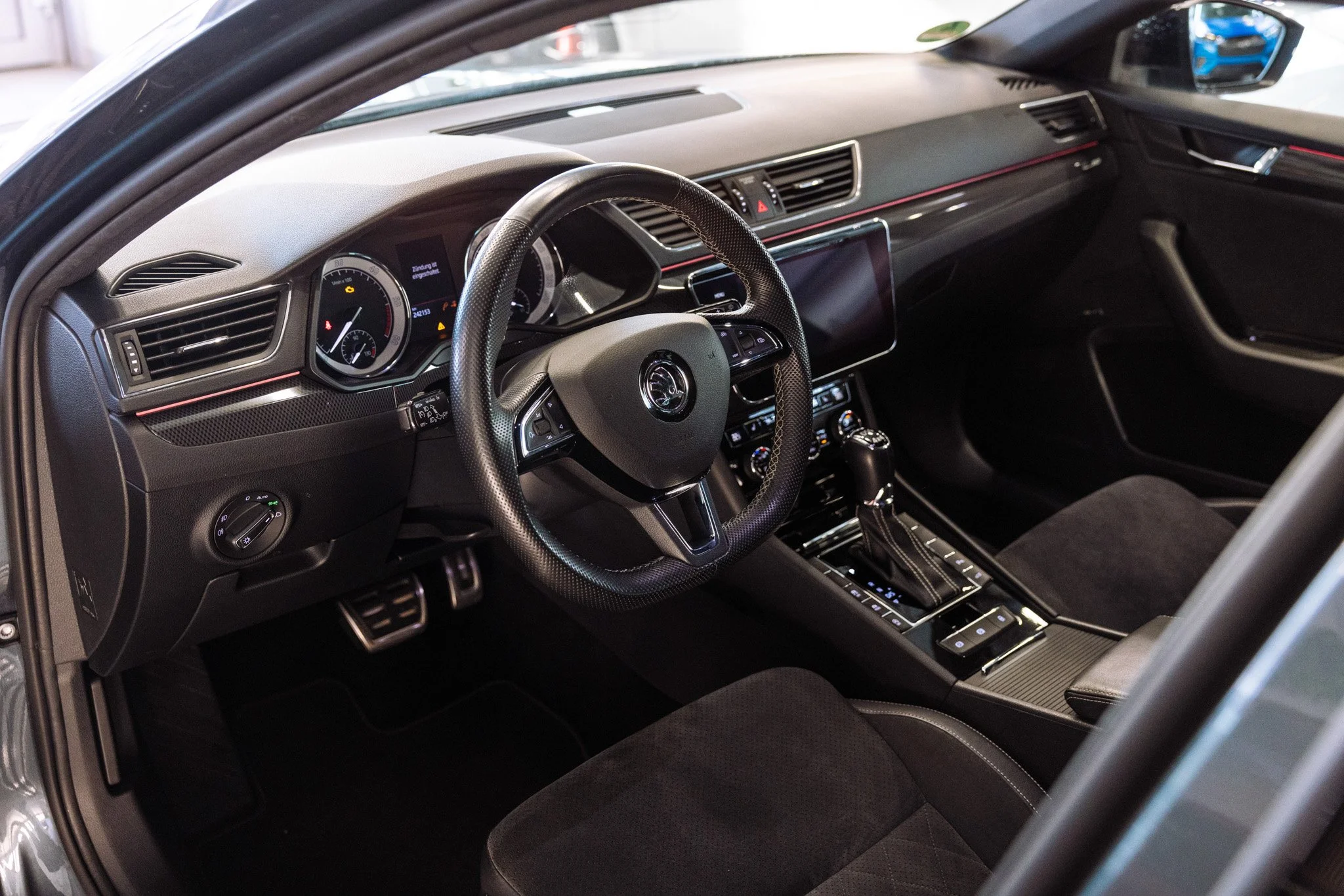 Muzicek_Superb 3-18.jpg