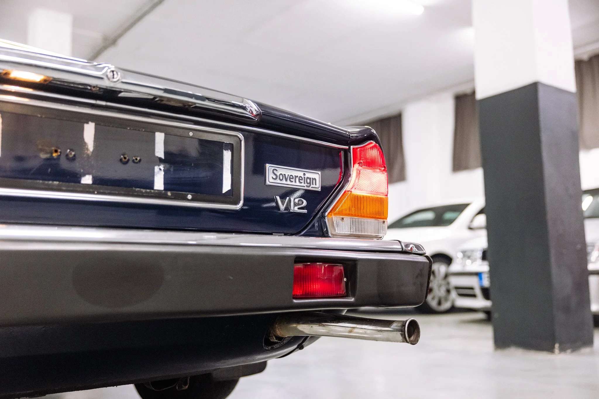 Muzicek Jaguar XJ-6.jpg