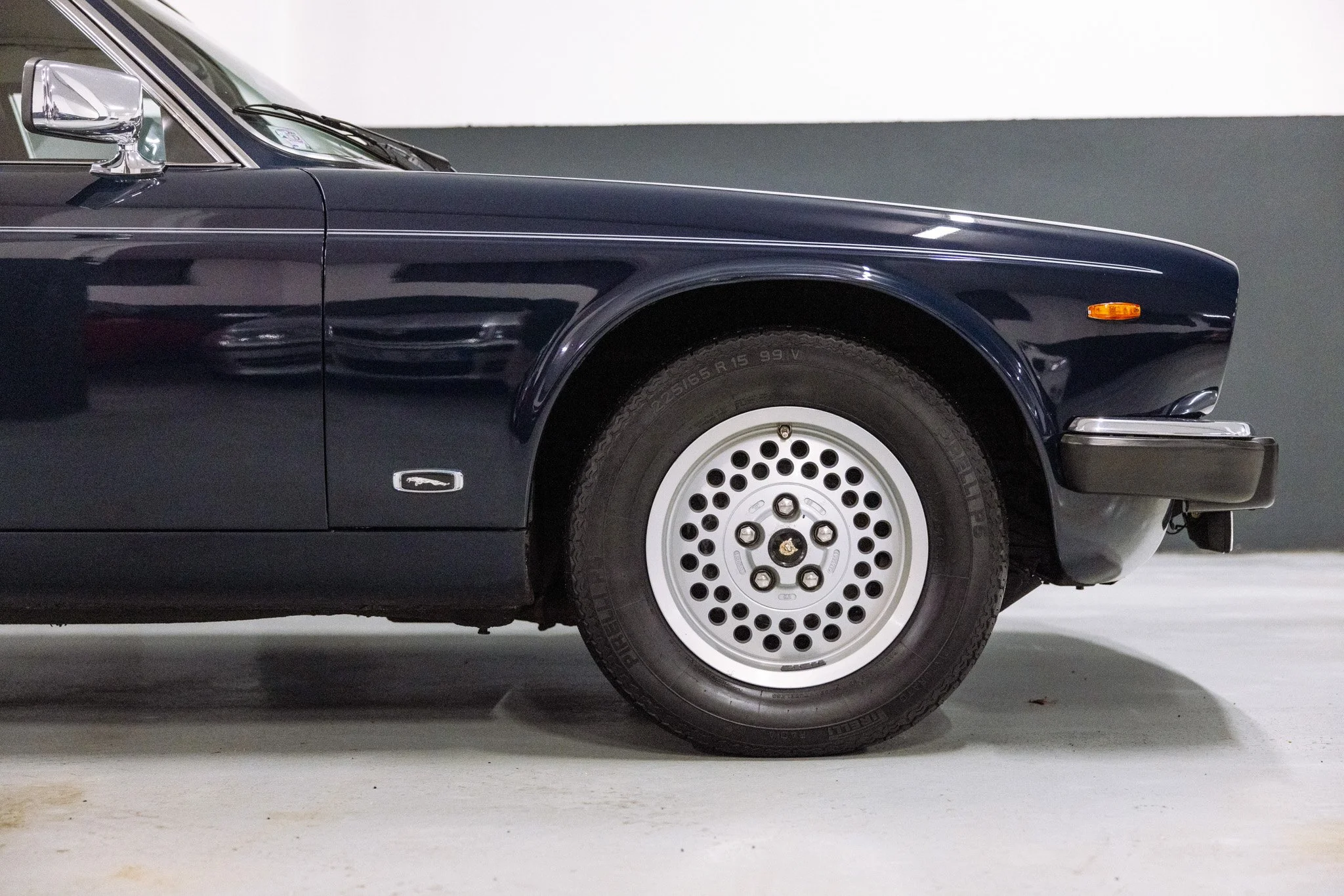 Muzicek Jaguar XJ-20.jpg