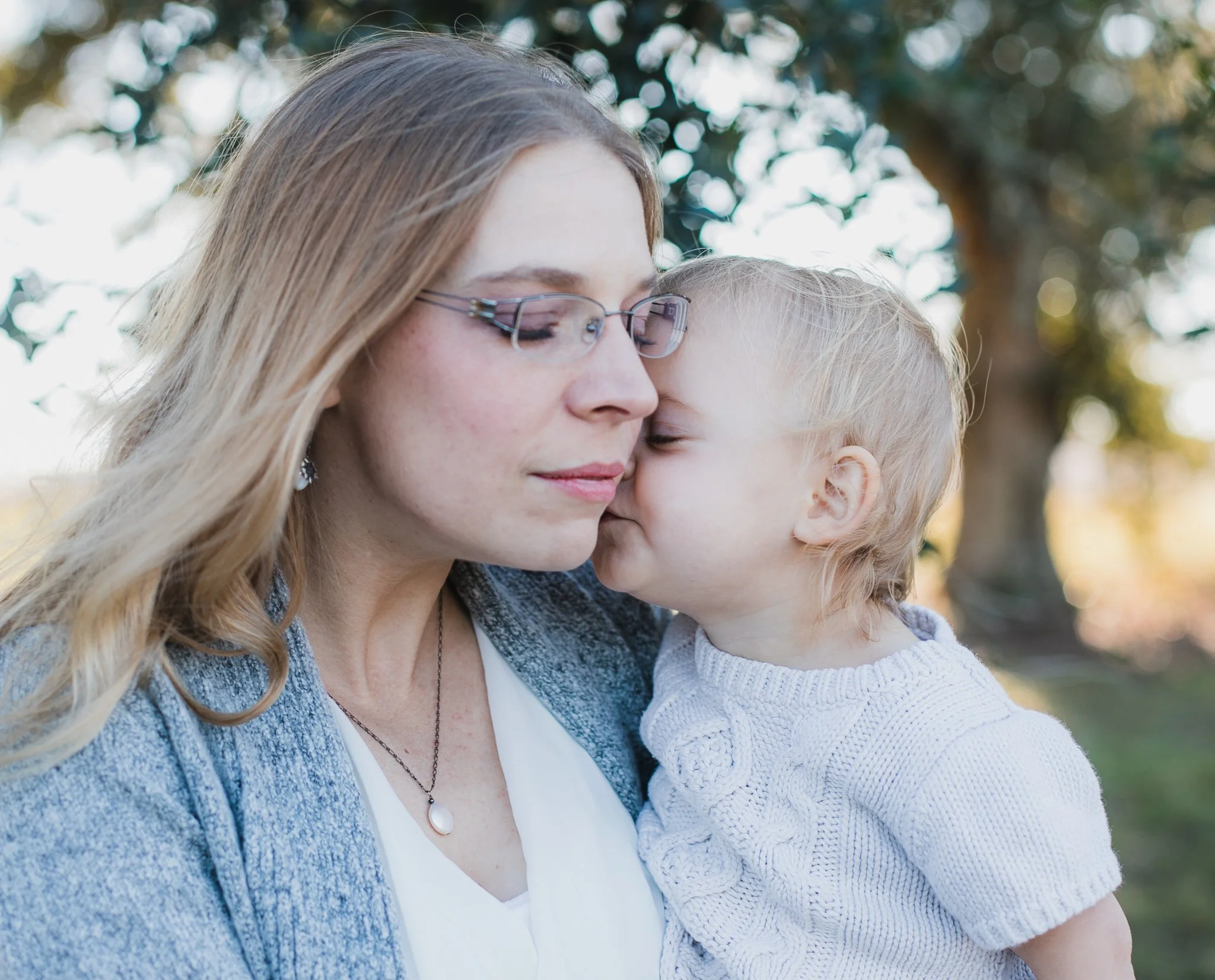 family kisses - Tallahassee family photographer