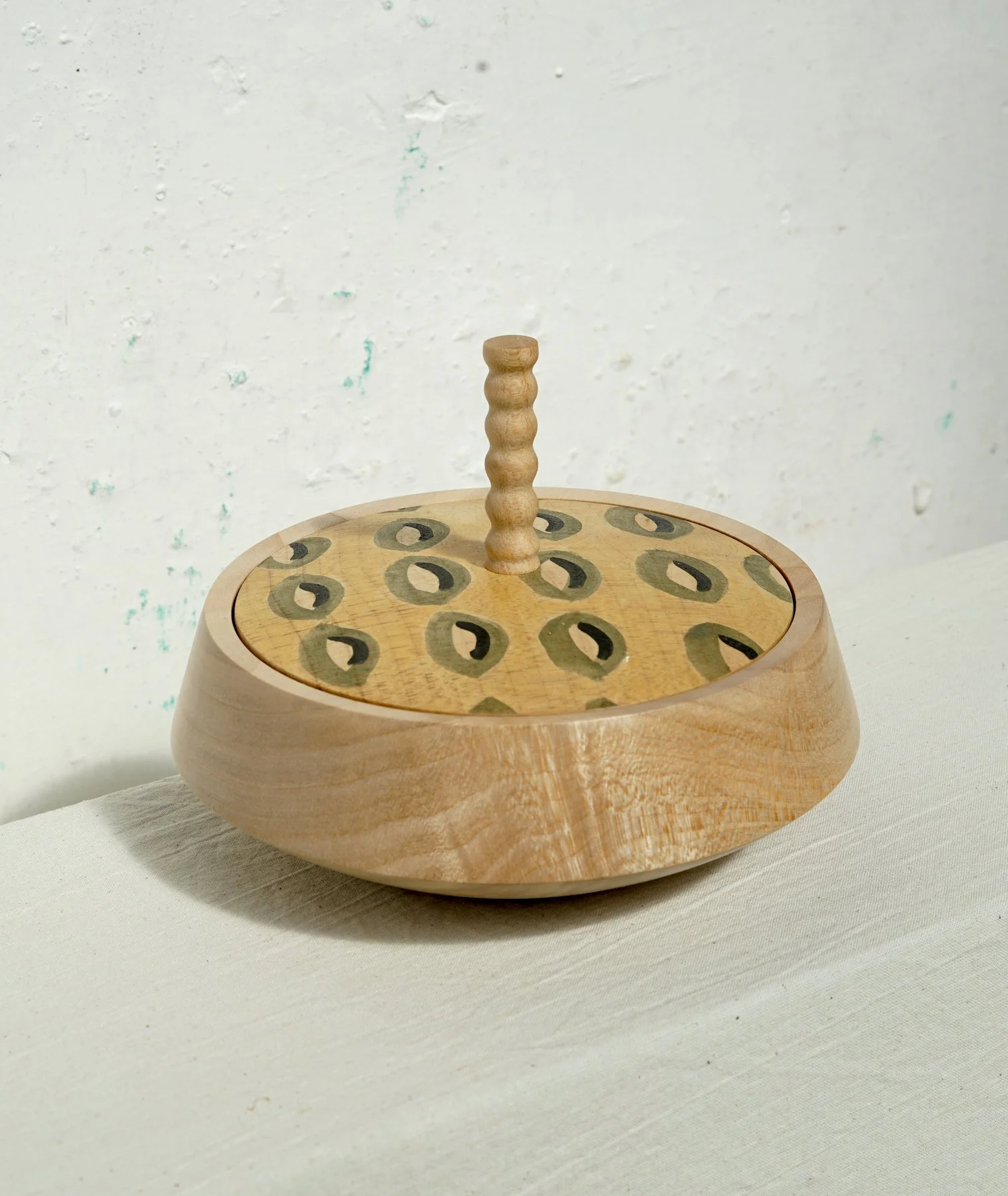 Sycamore Pot With Painted Lid - Ovals