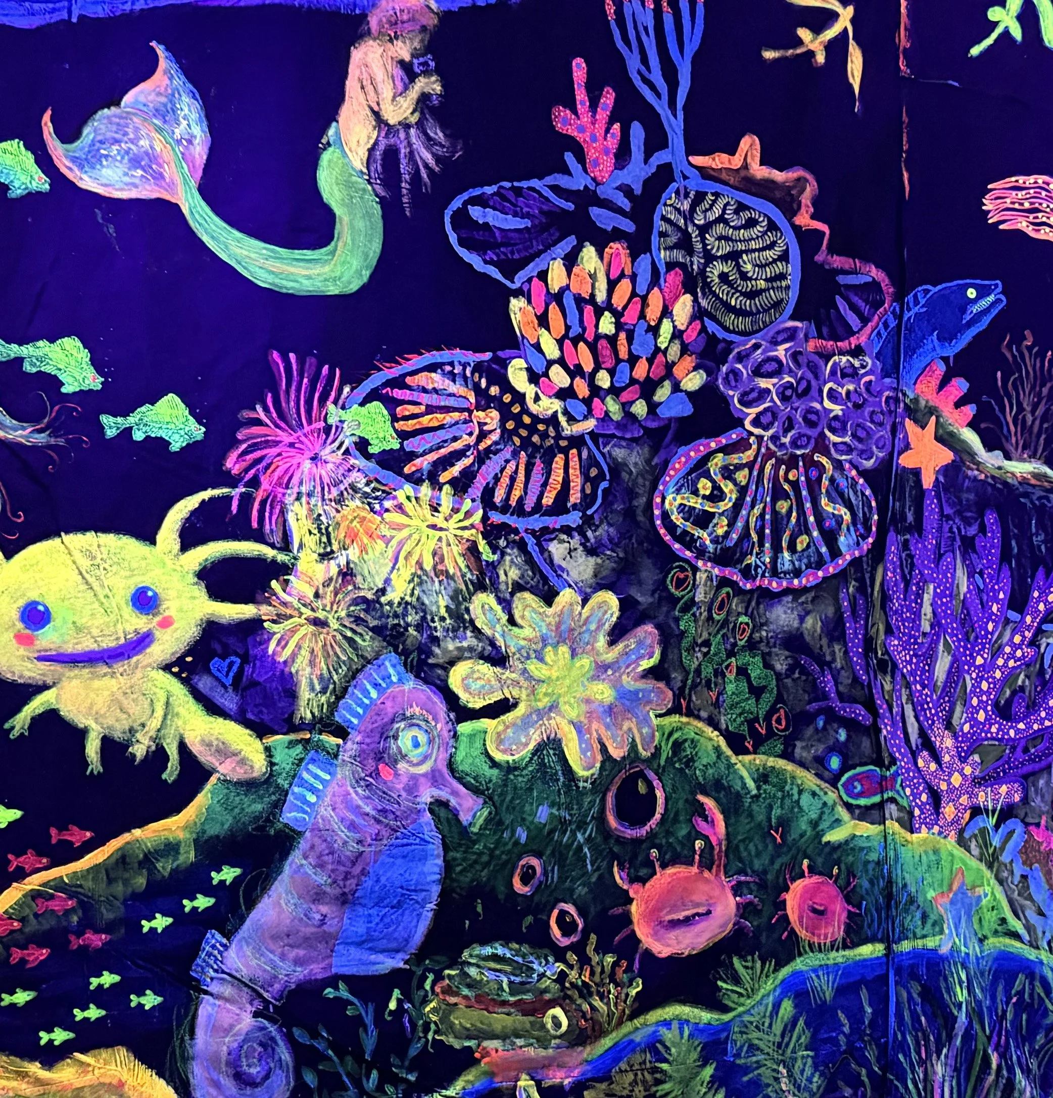 GLOcean: A Glow in the Dark Immersive Sound Bath