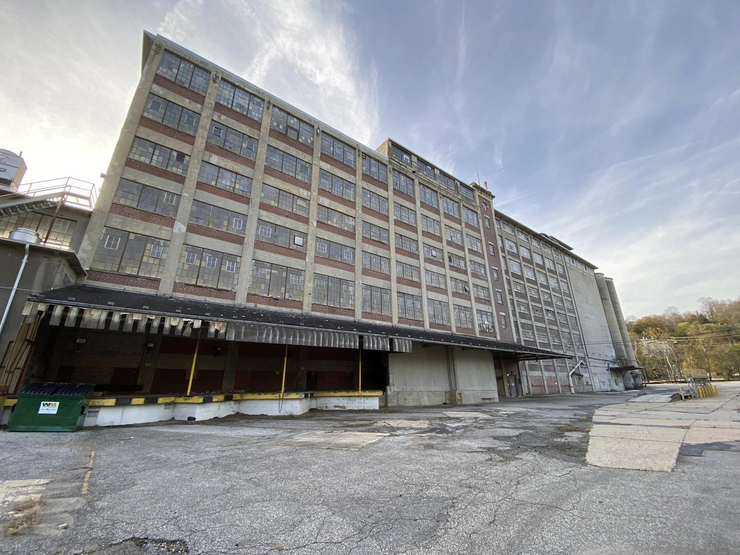 Typical conditions along the front of the existing building