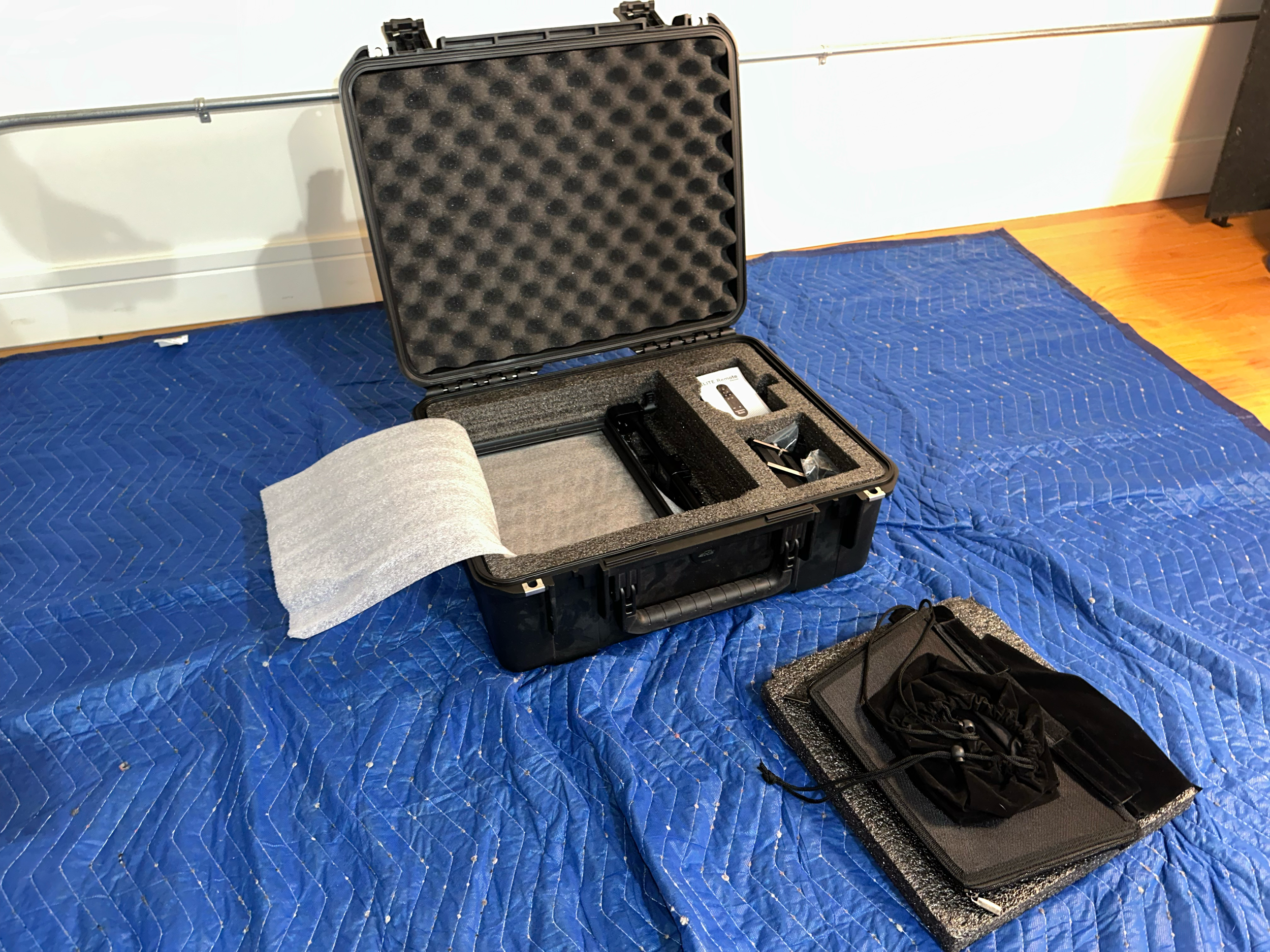 iKan Elite V2 Universal Tablet Teleprompter w/ Hard Case
$250