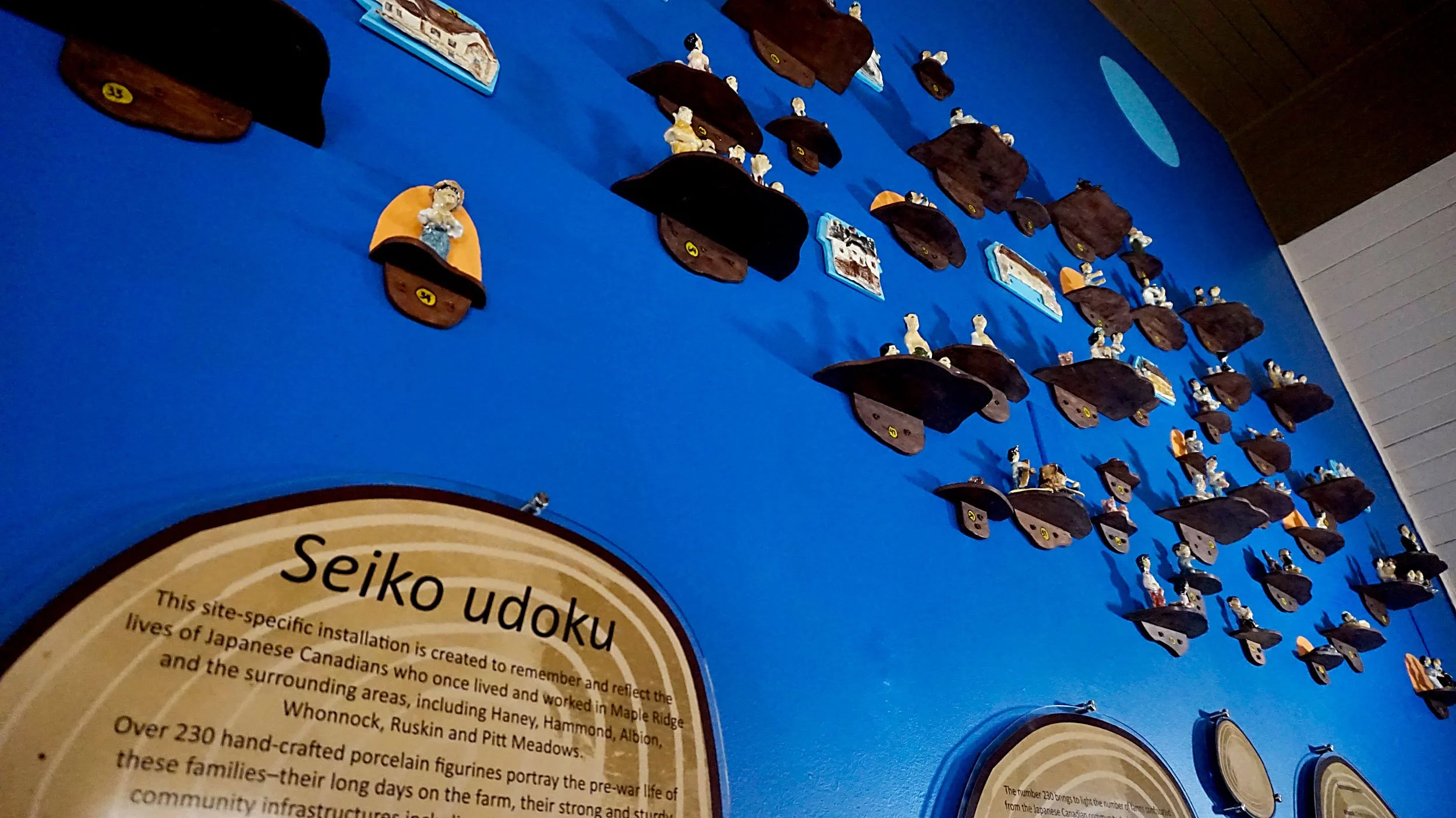 Seikoudoku_spotlight_wall_05.jpg