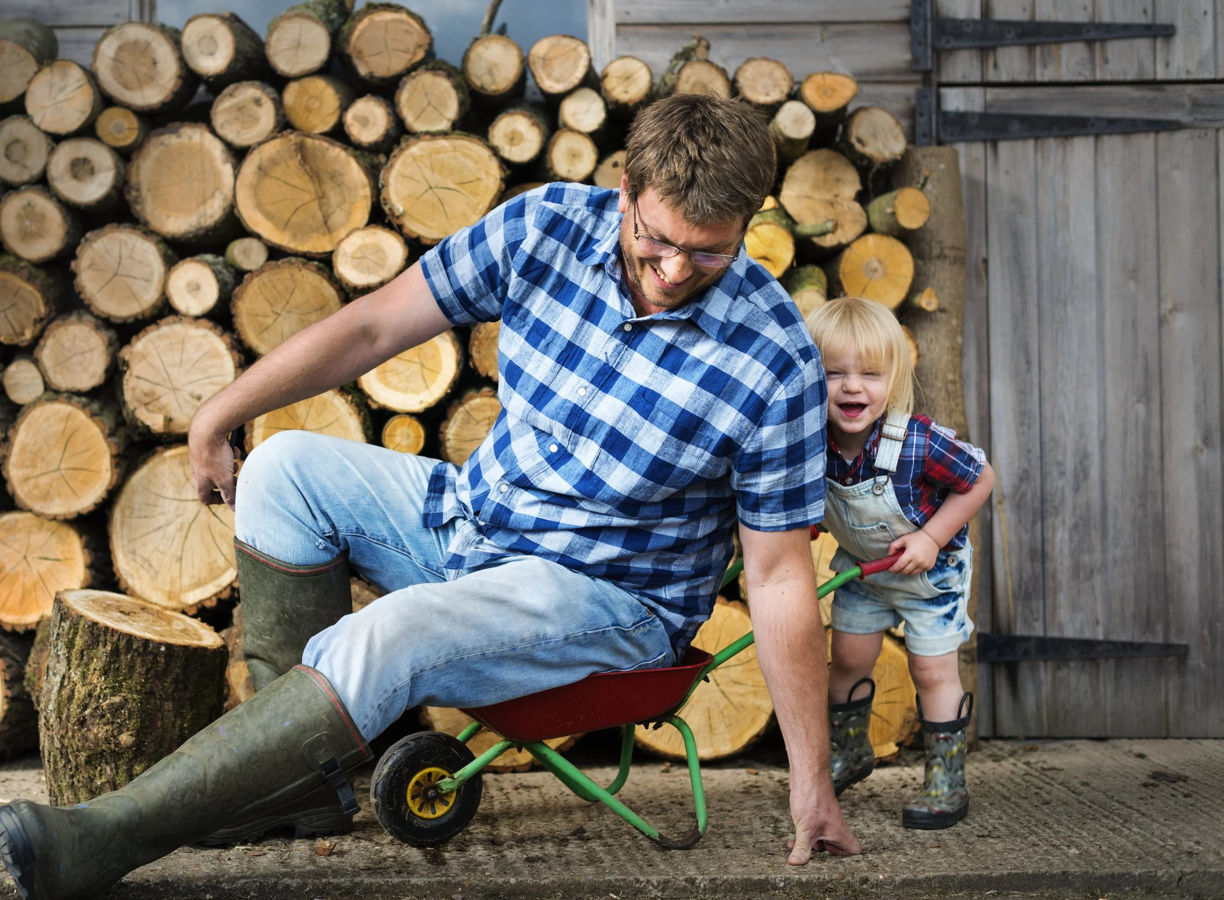 Consumer+Rates_Farmer+Family_Big+Farmer_Little+Wheelbarrow_448968460.jpg