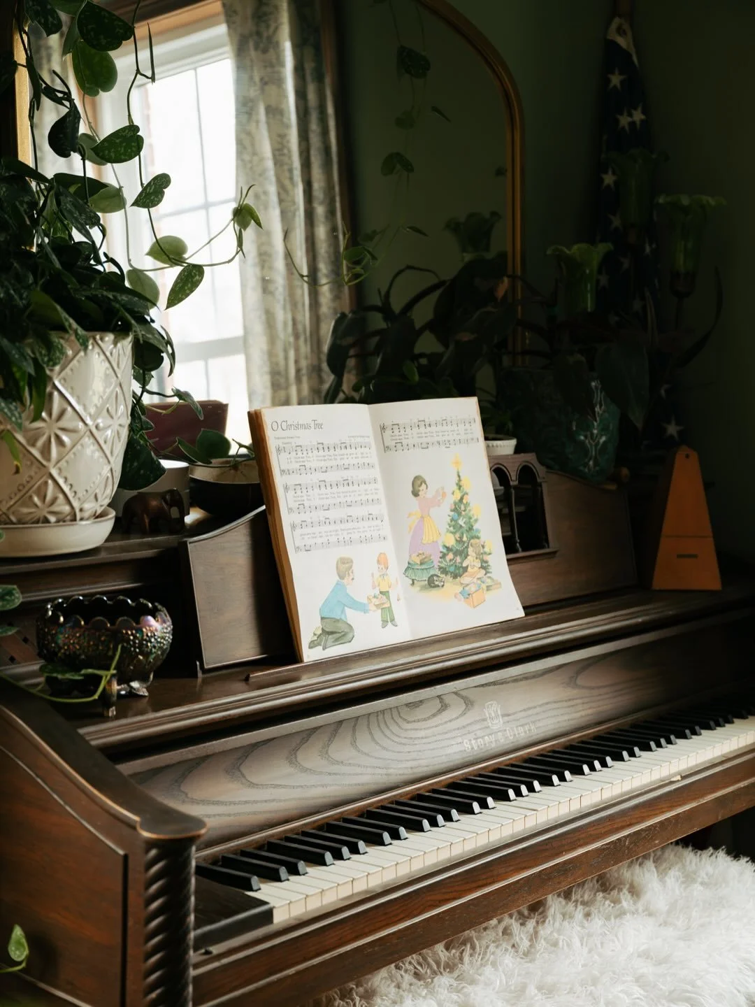 An early attempt of my goal for 2026: pulling out my camera when it&rsquo;s not required of me. i know i&rsquo;ll cherish these memories forever❤️

Photos 1-5: Clark family Christmas
Photos 6-10: Stover family Christmas