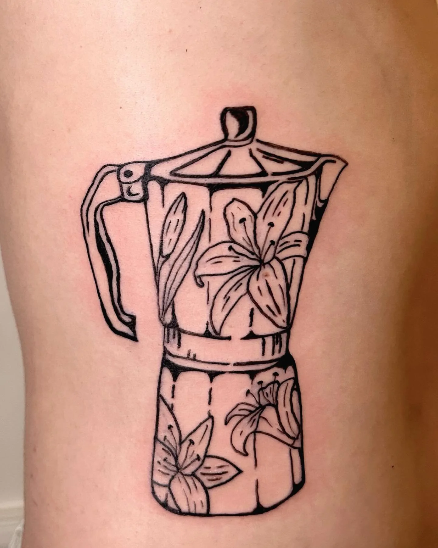 a big bold cafetera with lillies on the belly side for Taylor!! 🌺 

The amount of trust in this process was unreal- dude didn&rsquo;t even need to look at the placed stencil before I started tattooing. Major major gratitude to Taylor for fostering t