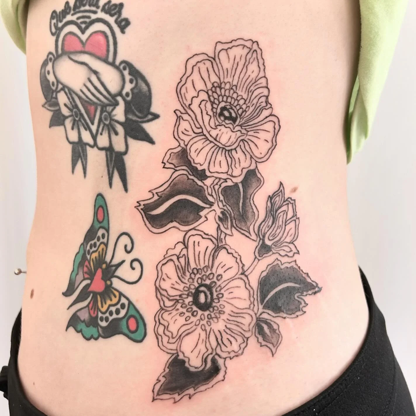 Flowers from a 70s tablecloth for Brittney. So happy I&rsquo;ve gotten to do so many pieces from my last flash! 
.
.
.
.
.
.
.
.
#brooklyntattoo #brooklyntattooartist #flowertattoos #70stattoo