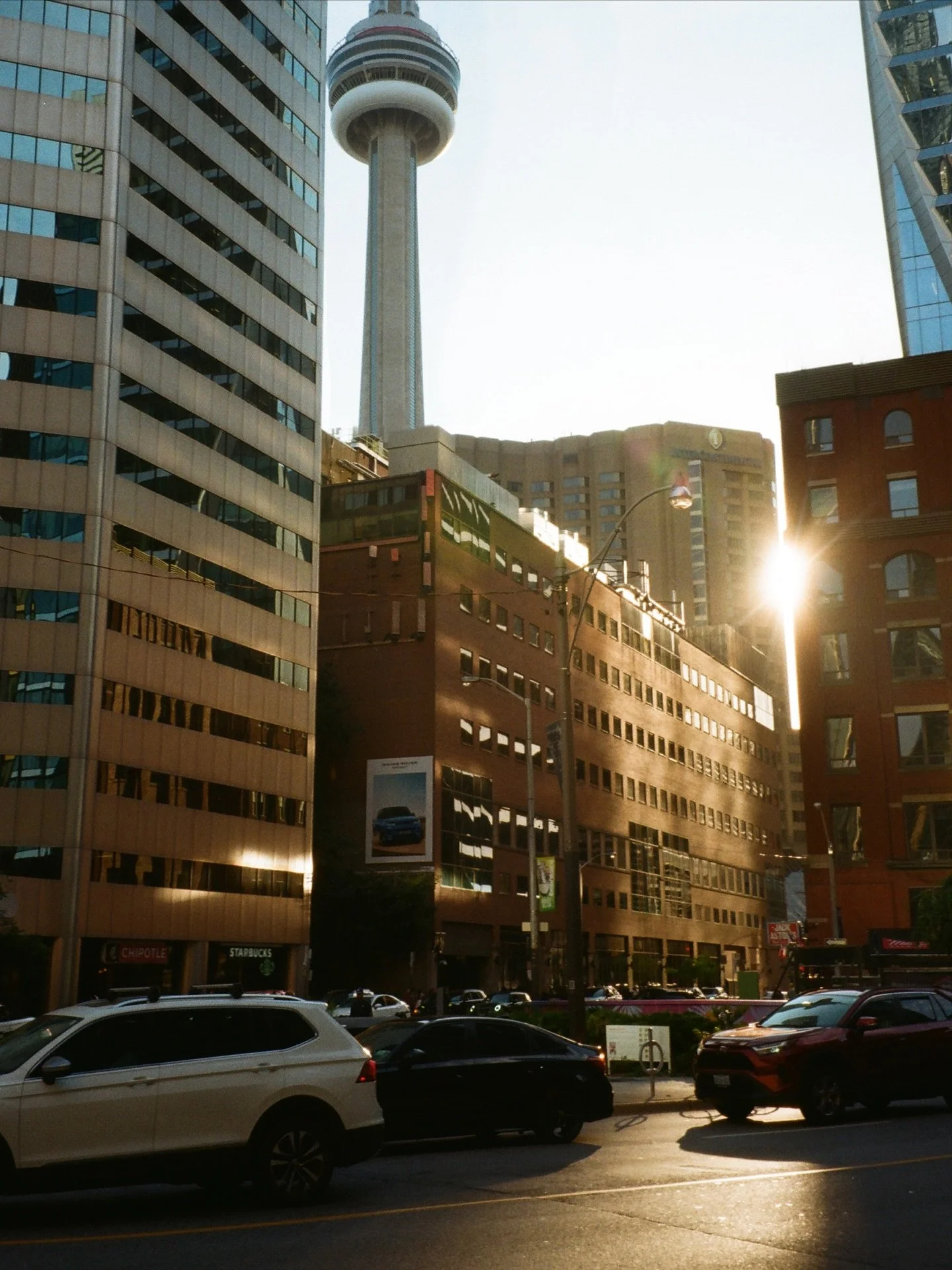 Golden rush hour in downtown Toronto 💫

#onfilm #goldenhour #35mmfilm