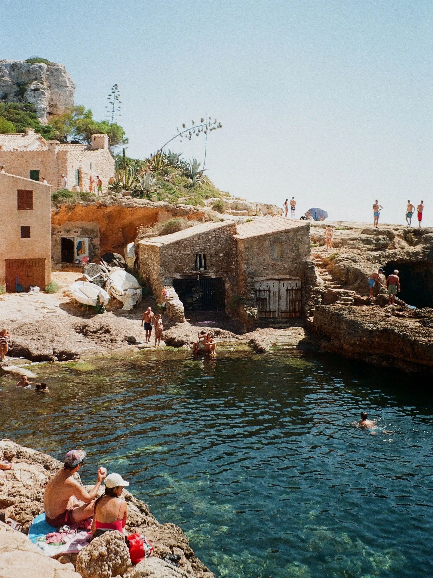 Summer state of mind 🌞

#35mm #mallorca #onfilm #kodaklosers