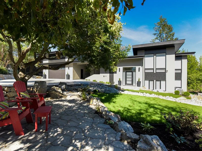 Kelowna Custom and Spec Home Builder ??? LUX Homes