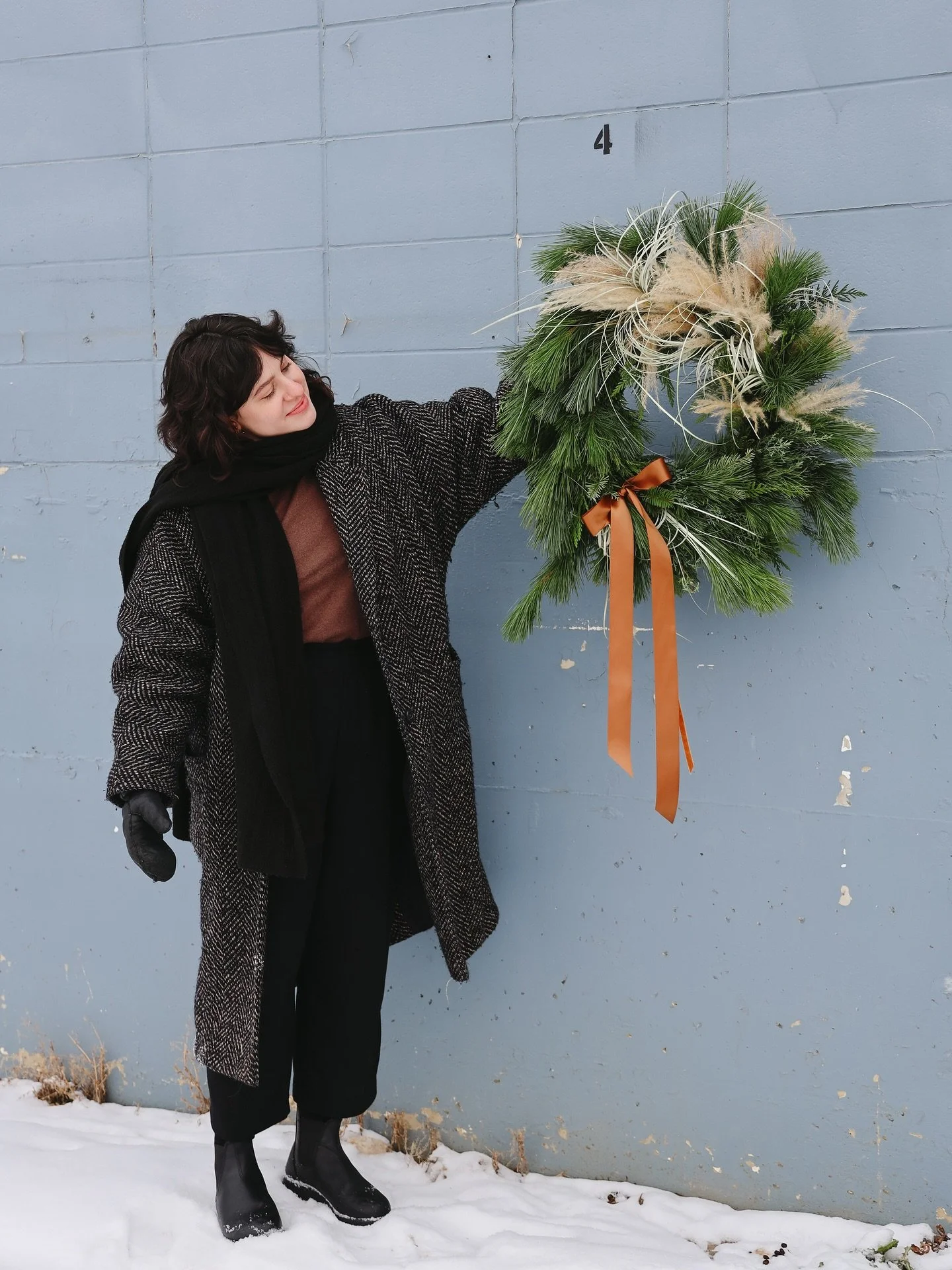 Apologies for the winter jumpscare but we HAVE to talk about winter workshops!! ❄️☃️ Winter is actually my busiest time of the year for classes! I teach a selection of public workshops, in addition to taking on private class bookings, so my winter fi