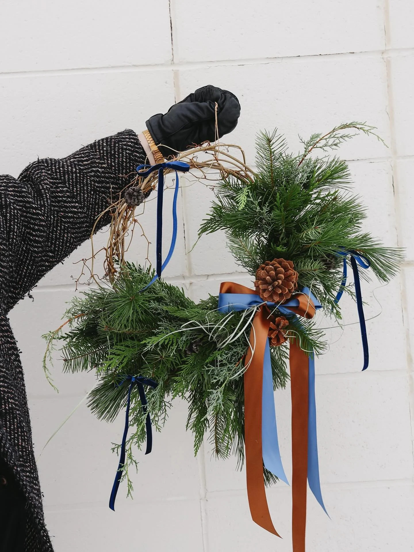 I&rsquo;ve opened up my shop for wreath preorders so I thought I&rsquo;d share a bit about each style that I&rsquo;m offering this year! Up next, the Vine Wreath 🌿

One of my fave ever wreath styles: organic and textural styling, partially covering 