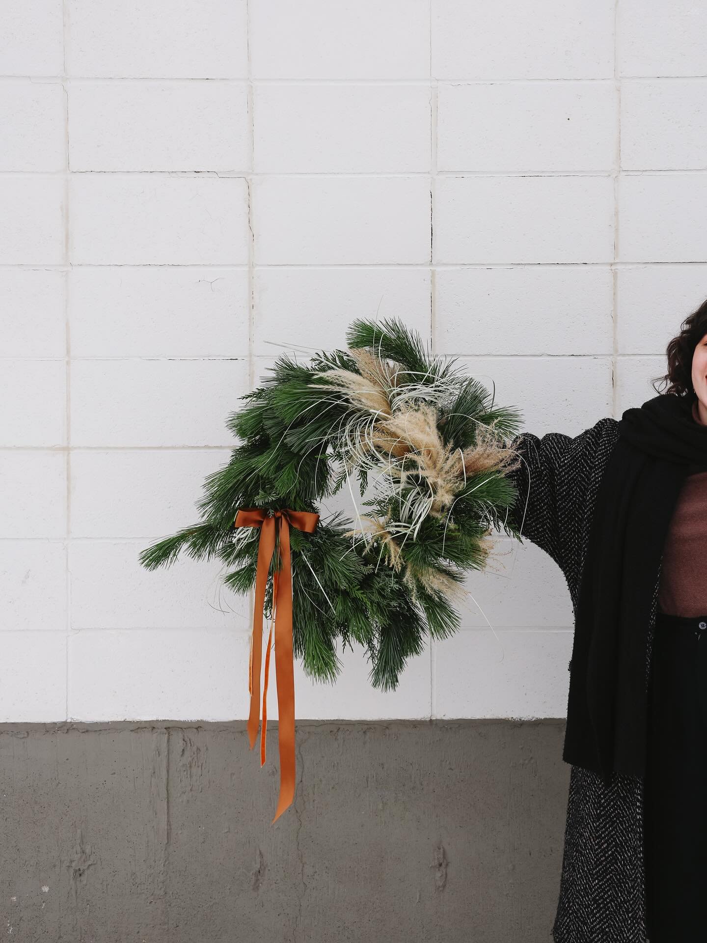 I can still take on a few more wreath preorders so I&rsquo;ll continue to share a bit about each style that I&rsquo;m offering this year! Last up, something for the pine lovers (me) 🌲

This wreath features BC-grown pine with accents of dried grasses