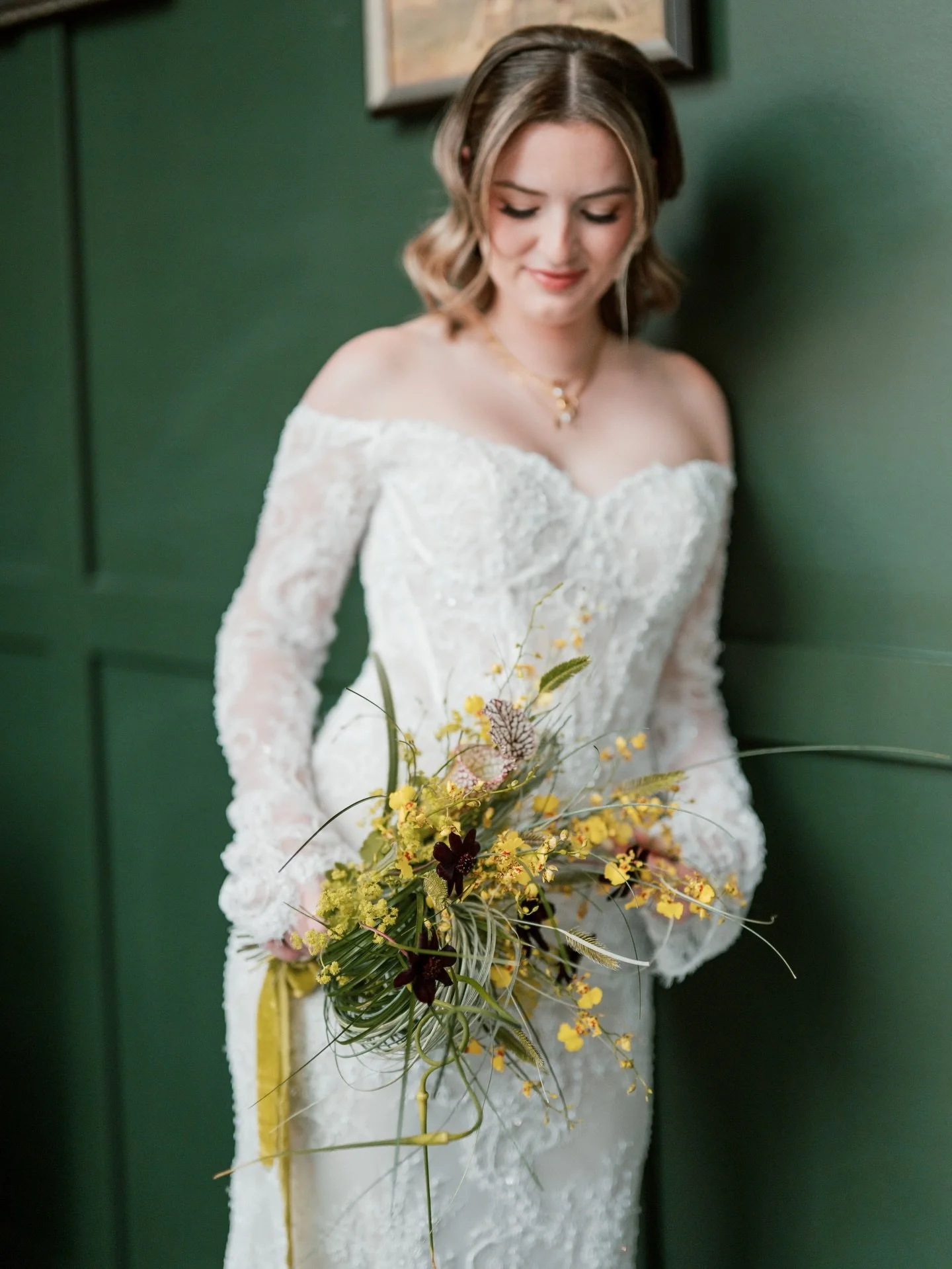 this photoshoot was a wild + textural dream come true 🐯 yellow/green/burgundy is such an underrated colour palette imo!! 

playful oncidium orchids were my starting point, paired with BC-grown sarracenia (aka carnivorous pitcher plant!), chocolate c