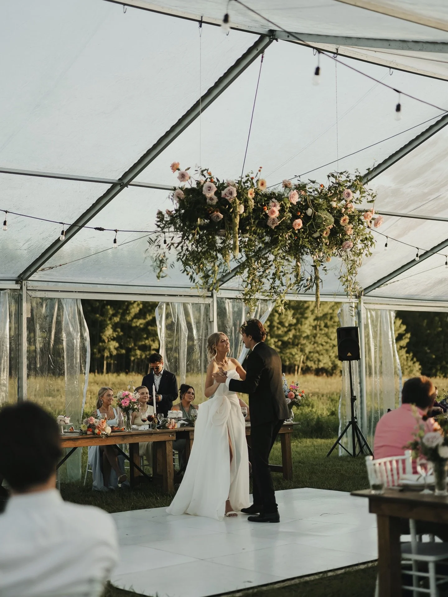 a look back at K + S&rsquo; perfect August day! ☀️☁️

we created 3 hanging installations and designed nearly 60 table centrepieces for their reception for the perfect summer garden party vibe. I loved getting to feature some really fun local blooms i