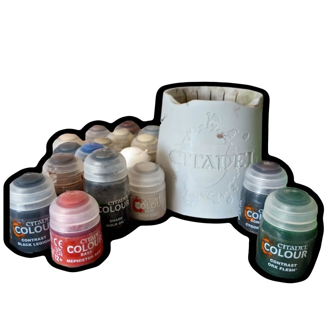 Let's talk miniature model painting! 

As some of you have seen, I have been diving back into my passion for miniature model painting and posting some completed models on my stories! 

Today, I'm showing some amazing paints I use on a near daily basi