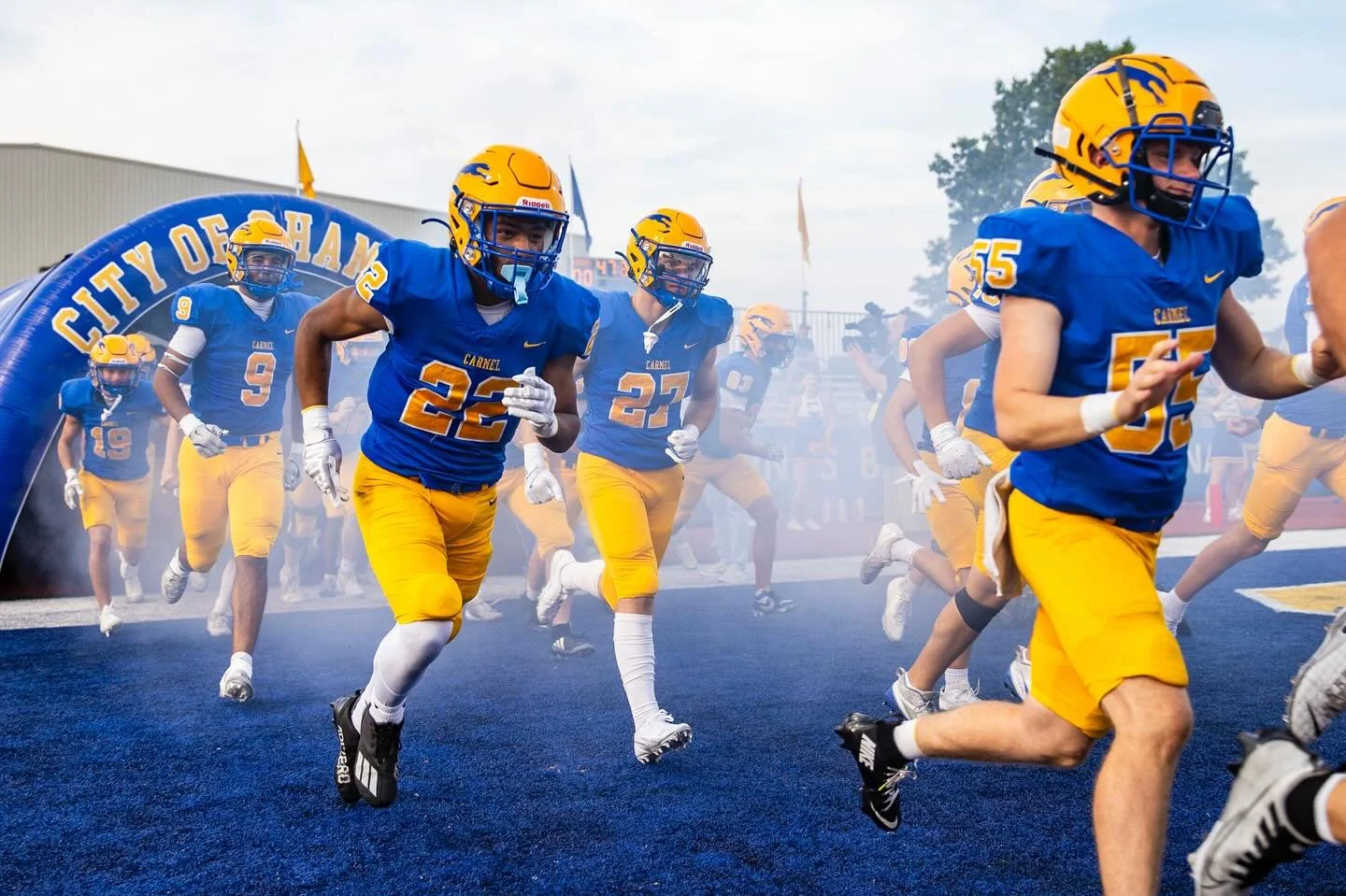 The Carmel Greyhounds defeated the Columbus North Bull Dogs 56-7.

📸🏈#sportsphotography #sportsphotographer #canon #football #highschoolfootball #carmel #columbusnorth #sports #greyhoundnation @canonusa