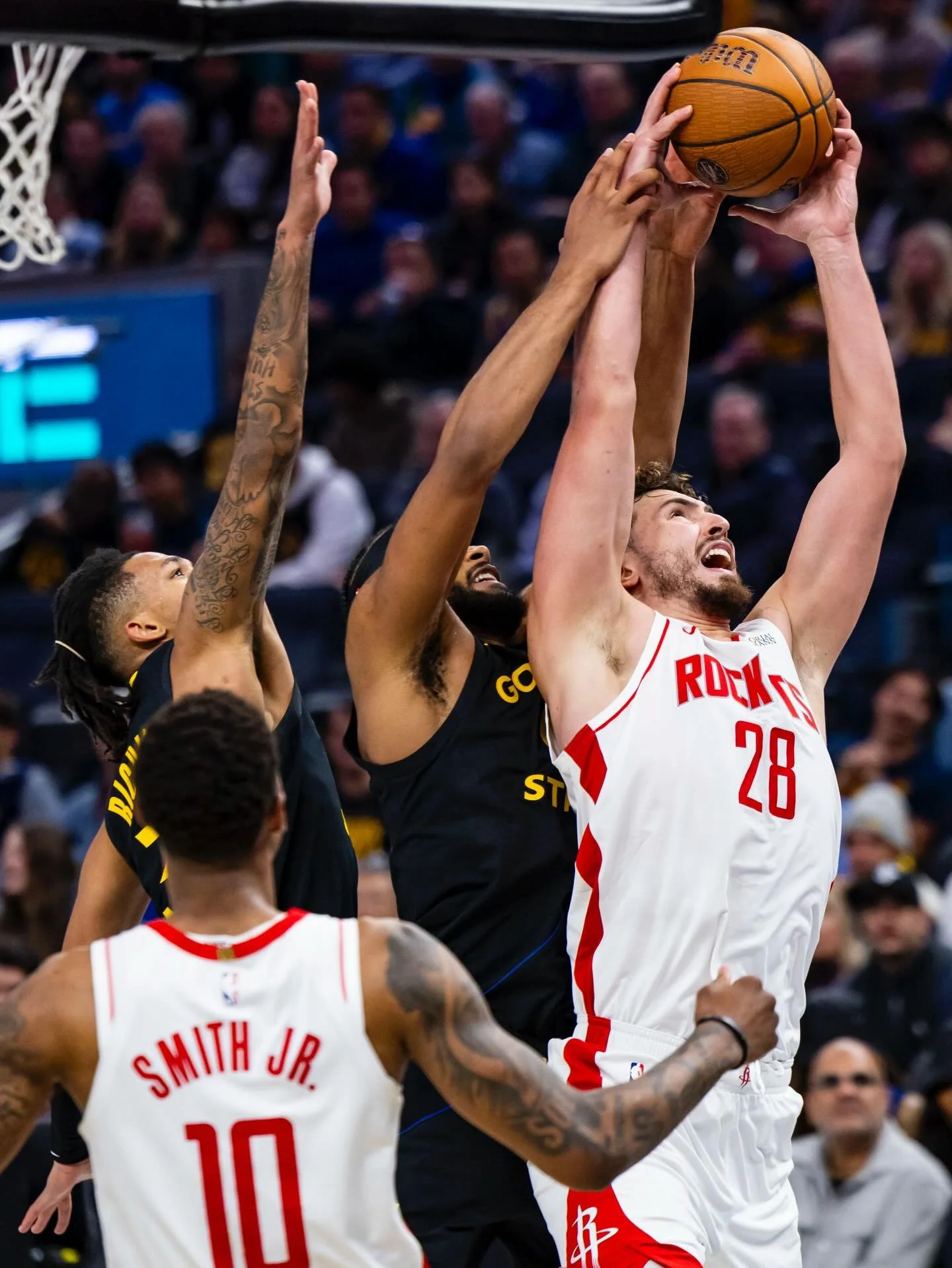 The Houston Rockets beat the Golden State Warriors 104-100.

📸🏀 @sfstandard #sportsphotography #sportsphotographer #nba #basketball #goldenstate #warriors @warriors @houstonrockets